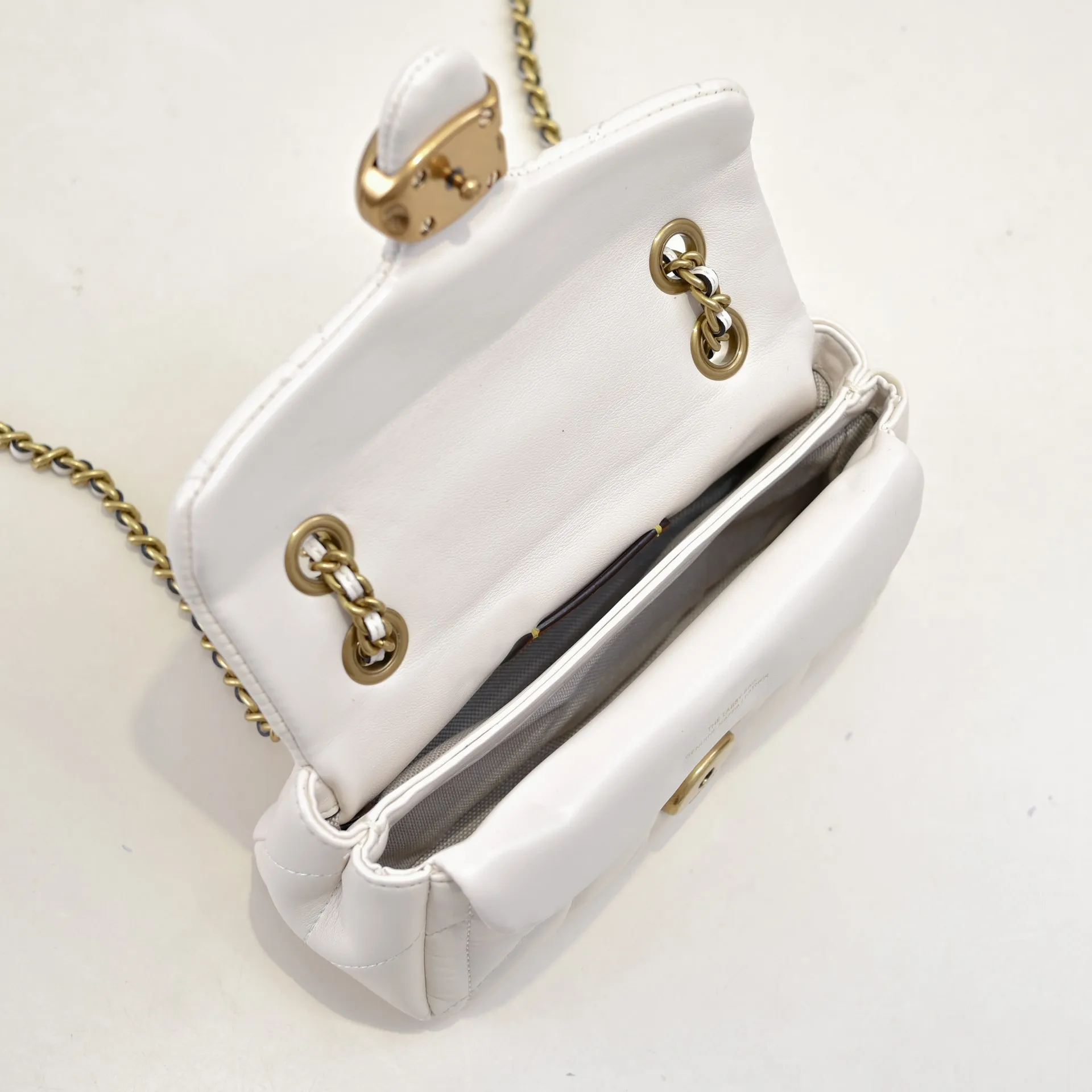 P420 [Top original order] Small gold buckle Style number: CP298 Size: 20*11*7cm