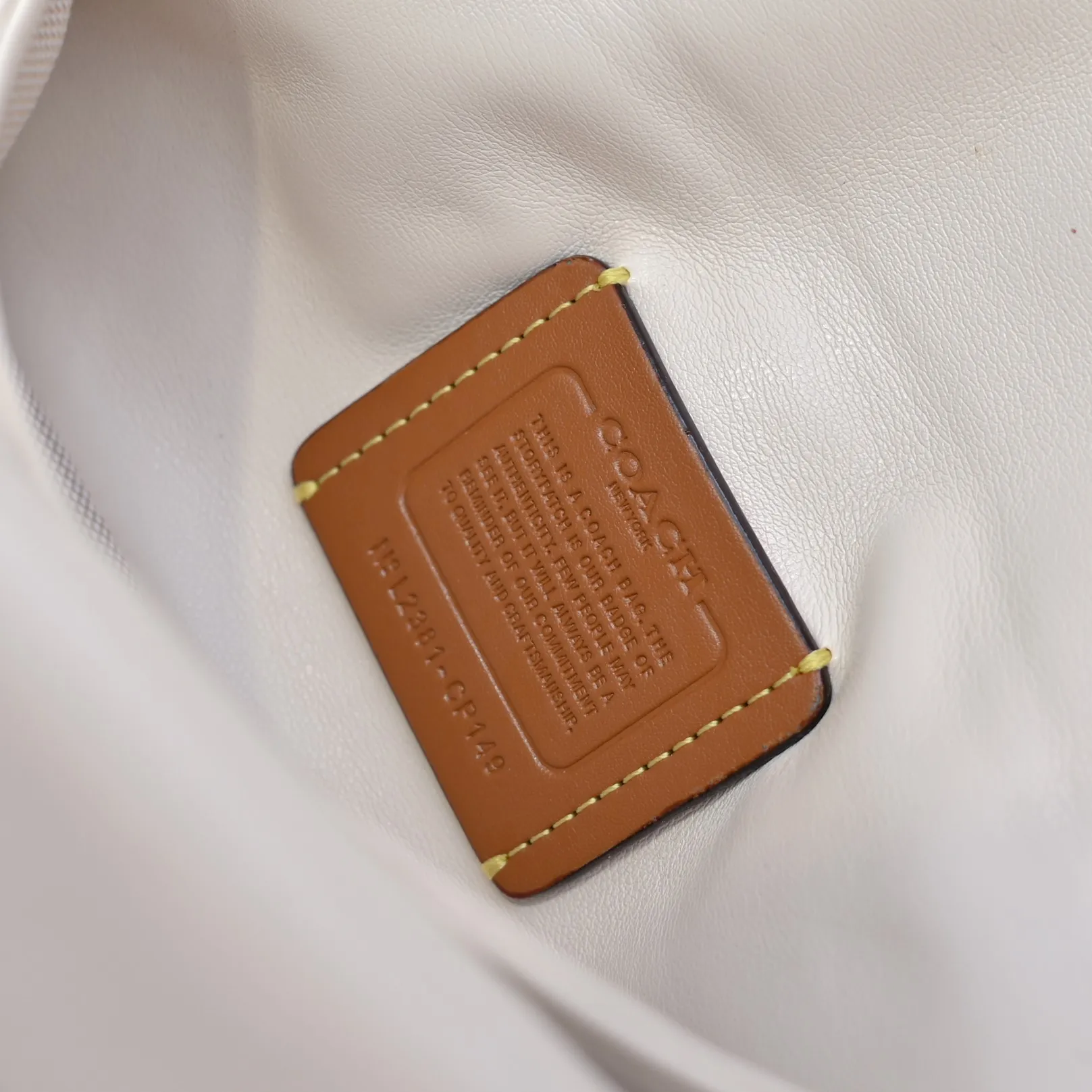 P420 [Top original order] Small gold buckle Style number: CP298 Size: 20*11*7cm