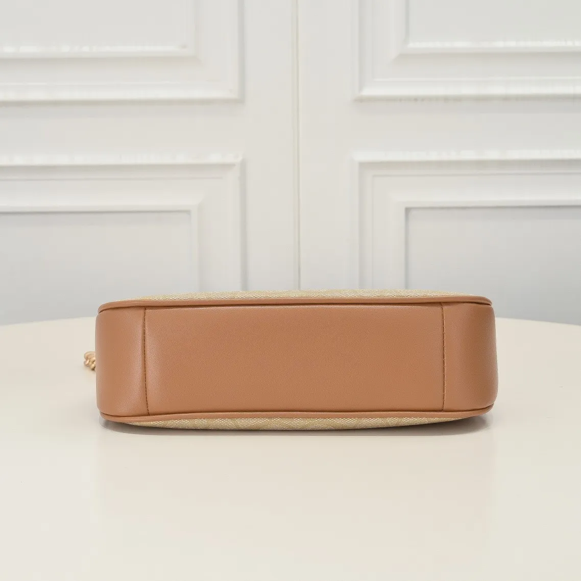 P260 [Top original order] Coach's new Teri underarm bag CA548 is larger than the mahjong bag, and the capacity zipper arc is more beautiful. It is equipped with two shoulder straps. The bag body is simple and elegant, and the stiff structure shows a capable and neat temperament. Dimensions: 24.5cm long x 13cm high x 6cm wide