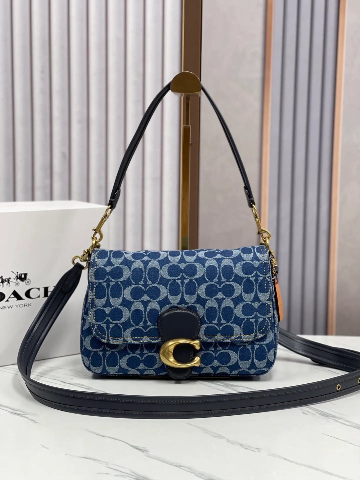 Top original order batch 480💰coach/Coach new model number CA105 new color at the counter. 2 shoulder straps. I love Soft Tabby so much ~ Retro style has always been the current popular style. This model perfectly interprets the French retro romance. The 3 shoulder straps can be freely detached. The short shoulder strap can be used as an armpit bag or a handbag. It is very suitable for any style. It is soft and light, and the built-in capacity is super sufficient! Jue Juezi, full of gratitude! Versatile classic size: 26*15*8.5 cm,
