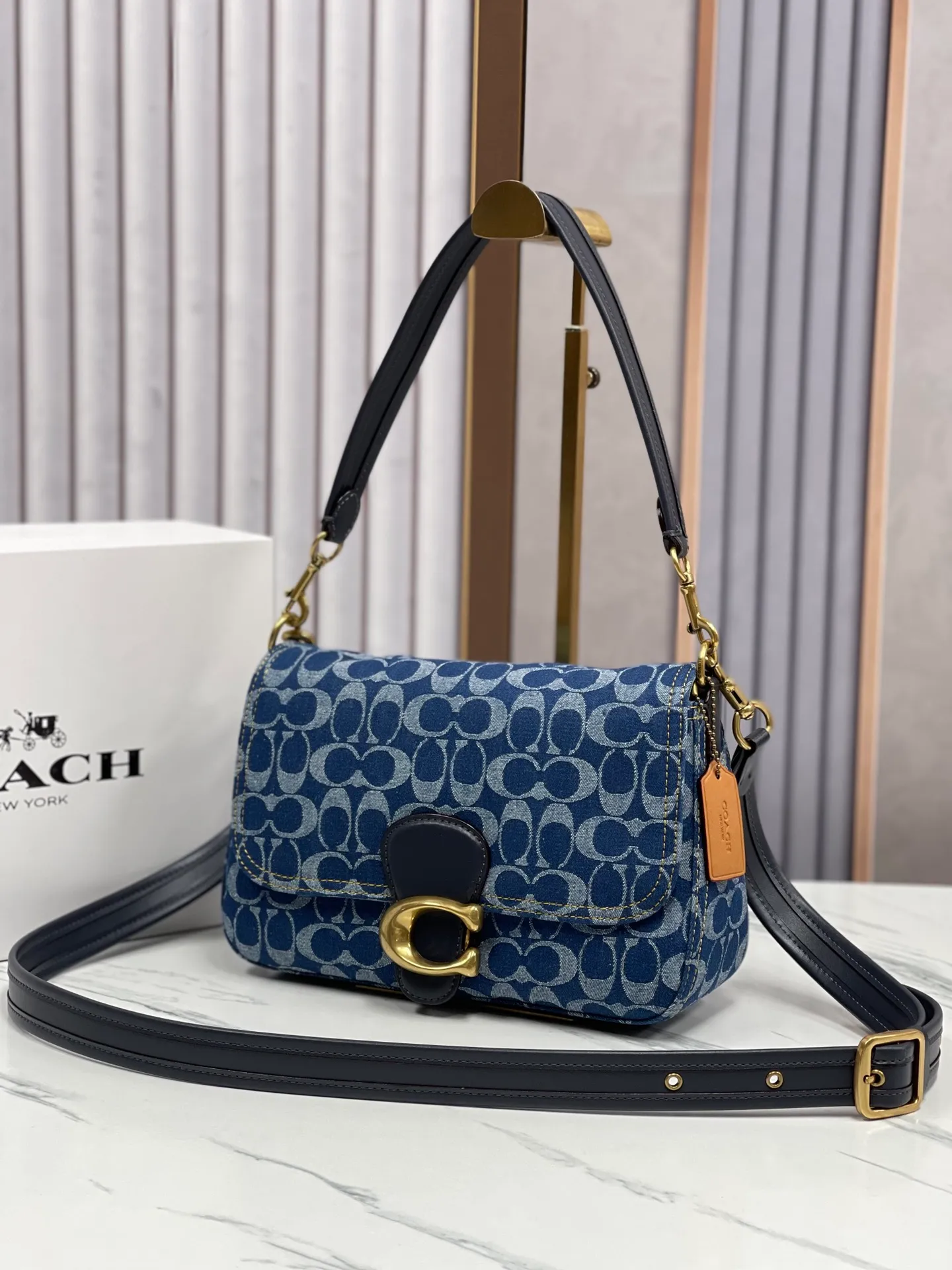 Top original order batch 480💰coach/Coach new model number CA105 new color at the counter. 2 shoulder straps. I love Soft Tabby so much ~ Retro style has always been the current popular style. This model perfectly interprets the French retro romance. The 3 shoulder straps can be freely detached. The short shoulder strap can be used as an armpit bag or a handbag. It is very suitable for any style. It is soft and light, and the built-in capacity is super sufficient! Jue Juezi, full of gratitude! Versatile classic size: 26*15*8.5 cm,