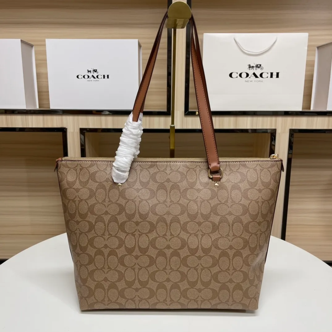 Batch 420💰coach/Coach new model 79609, super good upper body effect, women's PVC single shoulder casual trendy women's bag tote bag, size 32.28.13,