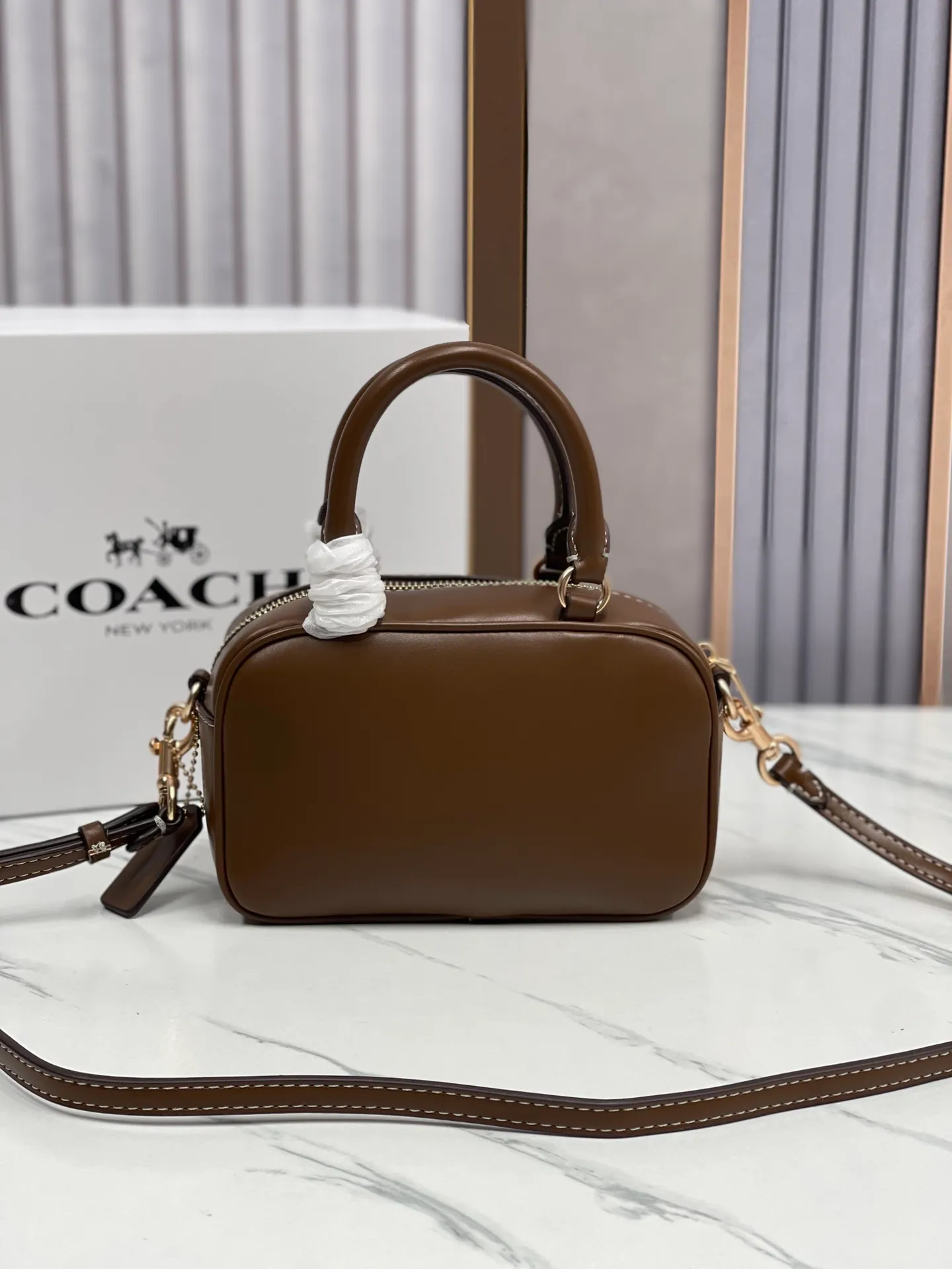 P390¥💰coach/Coach’s new June model Andrea is really not to be missed. CT768 Andrea series is so beautiful! Simple and fashionable, versatile and practical! It’s great whether for personal use or as a gift! Size 21/11/7.