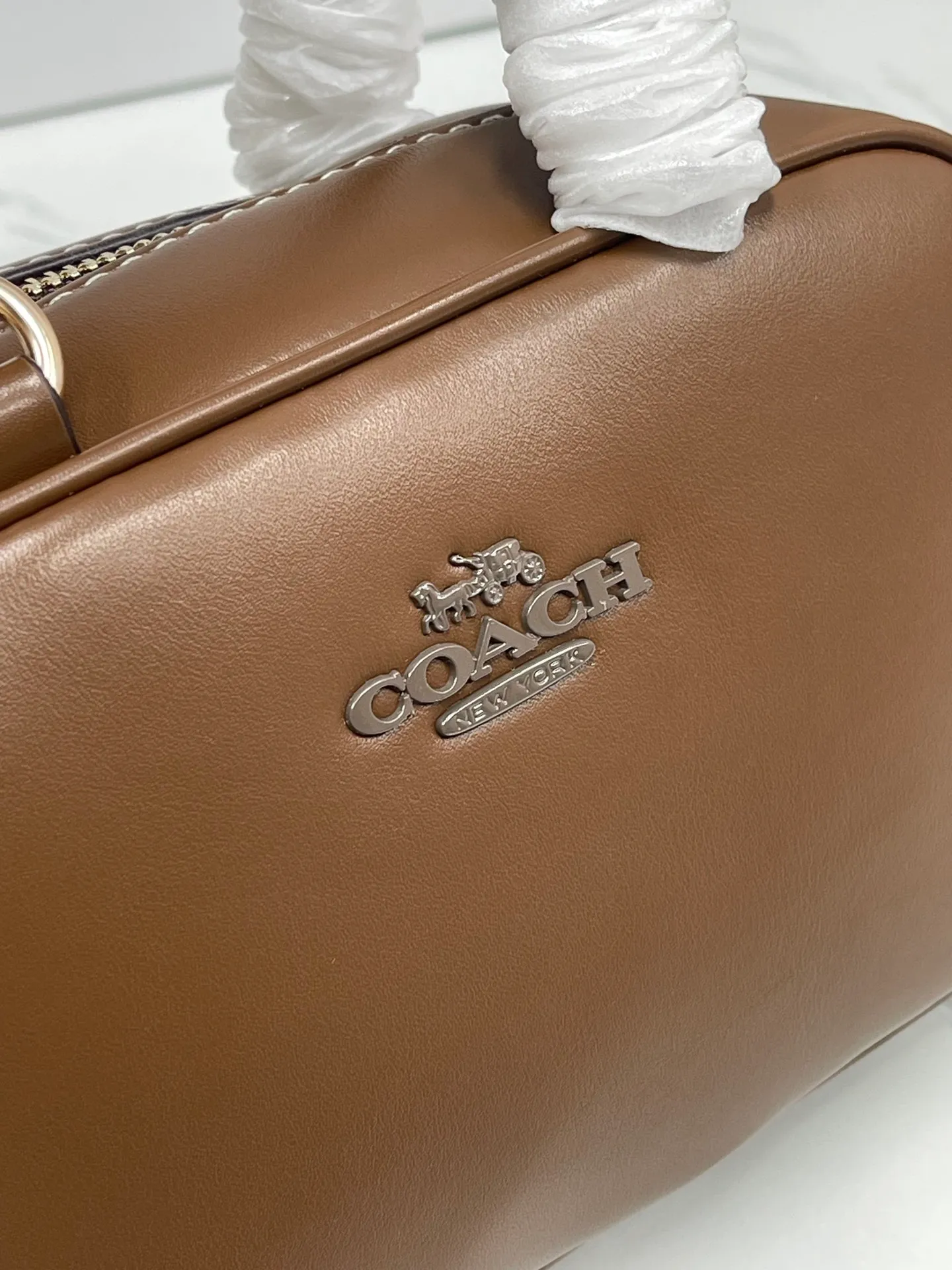 P390¥💰coach/Coach’s new June model Andrea is really not to be missed. CT768 Andrea series is so beautiful! Simple and fashionable, versatile and practical! It’s great whether for personal use or as a gift! Size 21/11/7.