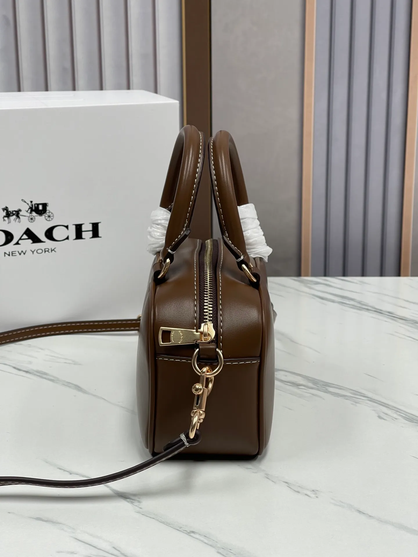 P390¥💰coach/Coach’s new June model Andrea is really not to be missed. CT768 Andrea series is so beautiful! Simple and fashionable, versatile and practical! It’s great whether for personal use or as a gift! Size 21/11/7.