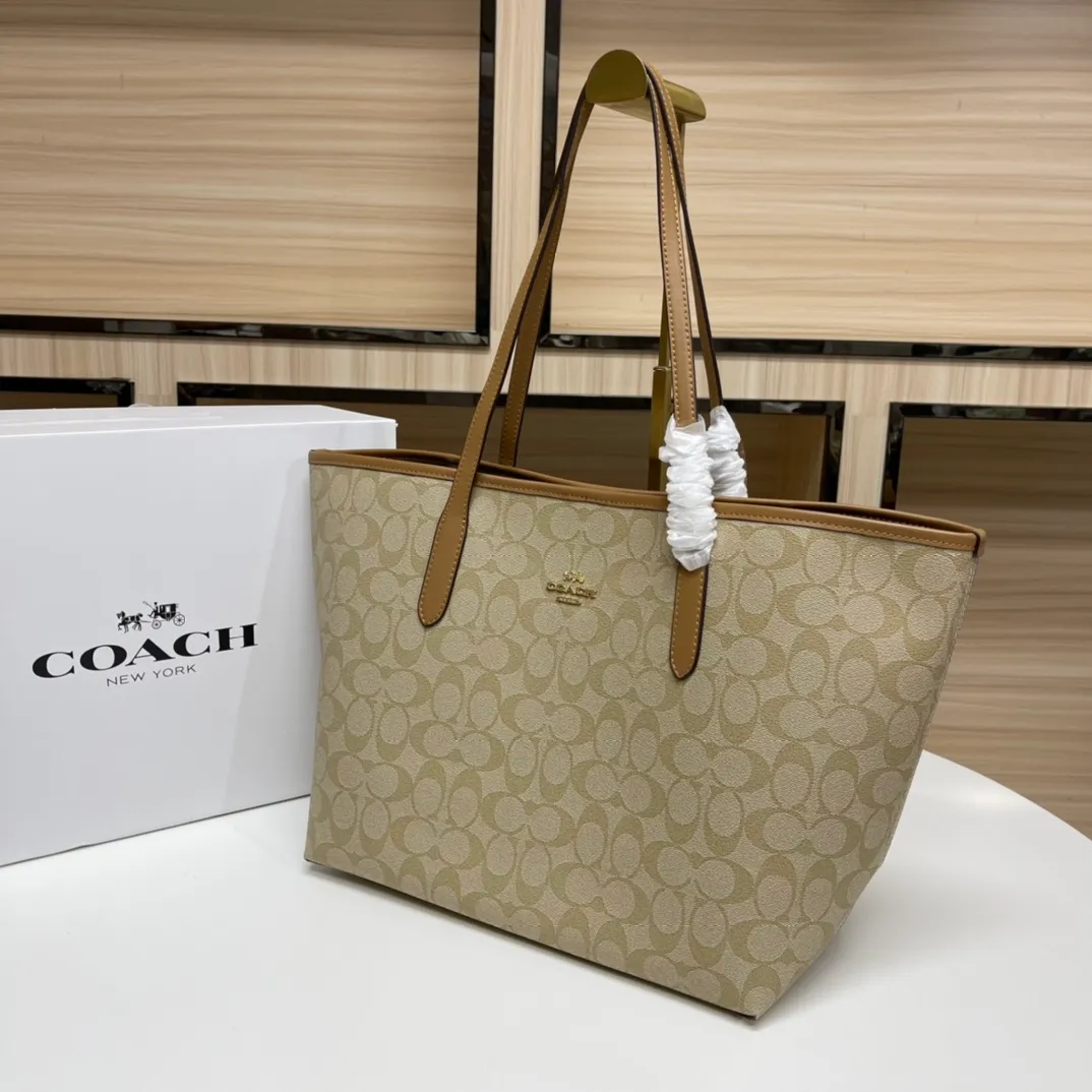Top original order 400 in batches💰. Coach/Coach new large shopping bag. Style number: 5696& Classic presbyopic logo tote bag is super cute. It is suitable for commuting. It has a huge capacity and is also very suitable for mothers. It has a wide range of applicability, especially suitable for students, part-time workers and mothers. Size: 34*31*16 cm,