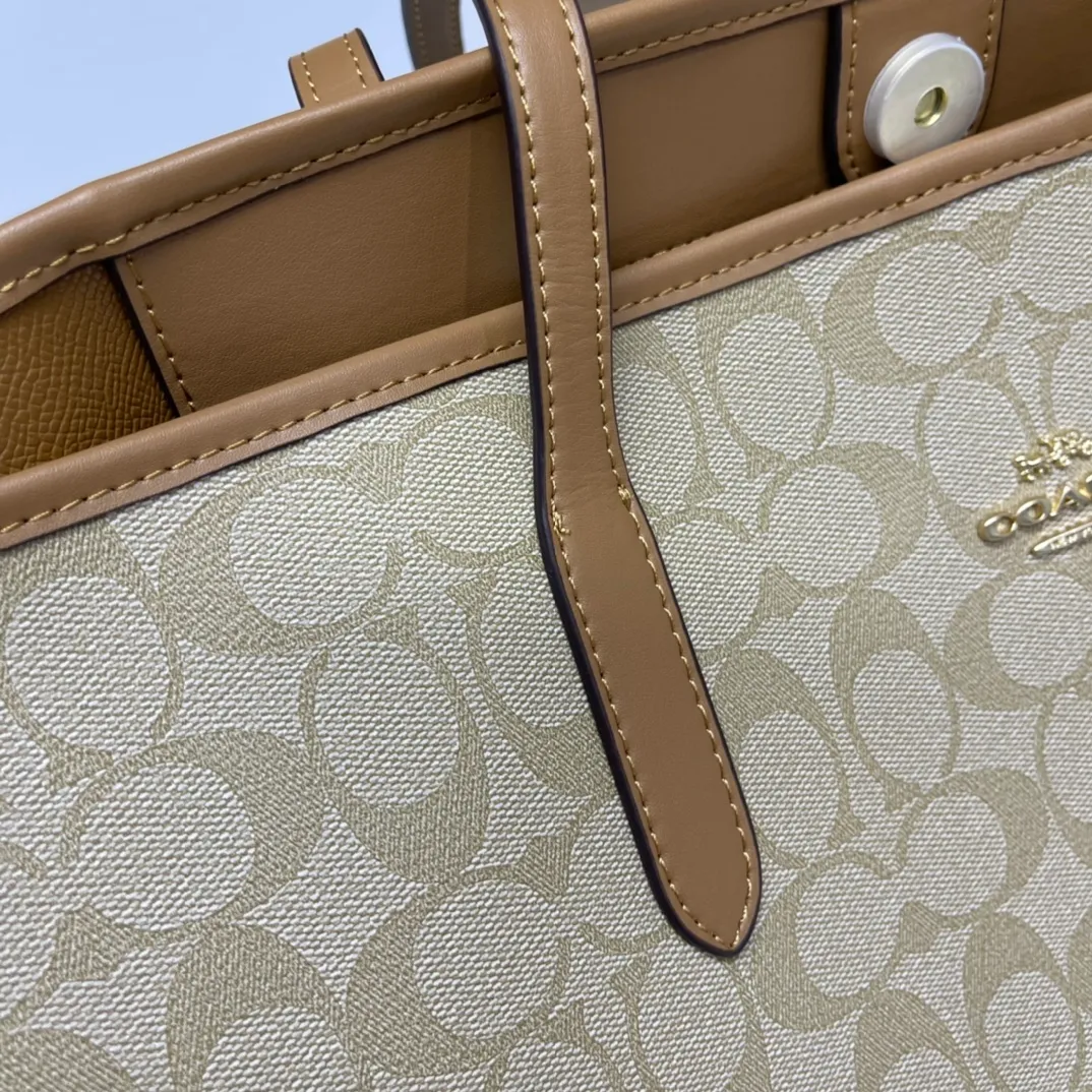 Top original order 400 in batches💰. Coach/Coach new large shopping bag. Style number: 5696& Classic presbyopic logo tote bag is super cute. It is suitable for commuting. It has a huge capacity and is also very suitable for mothers. It has a wide range of applicability, especially suitable for students, part-time workers and mothers. Size: 34*31*16 cm,