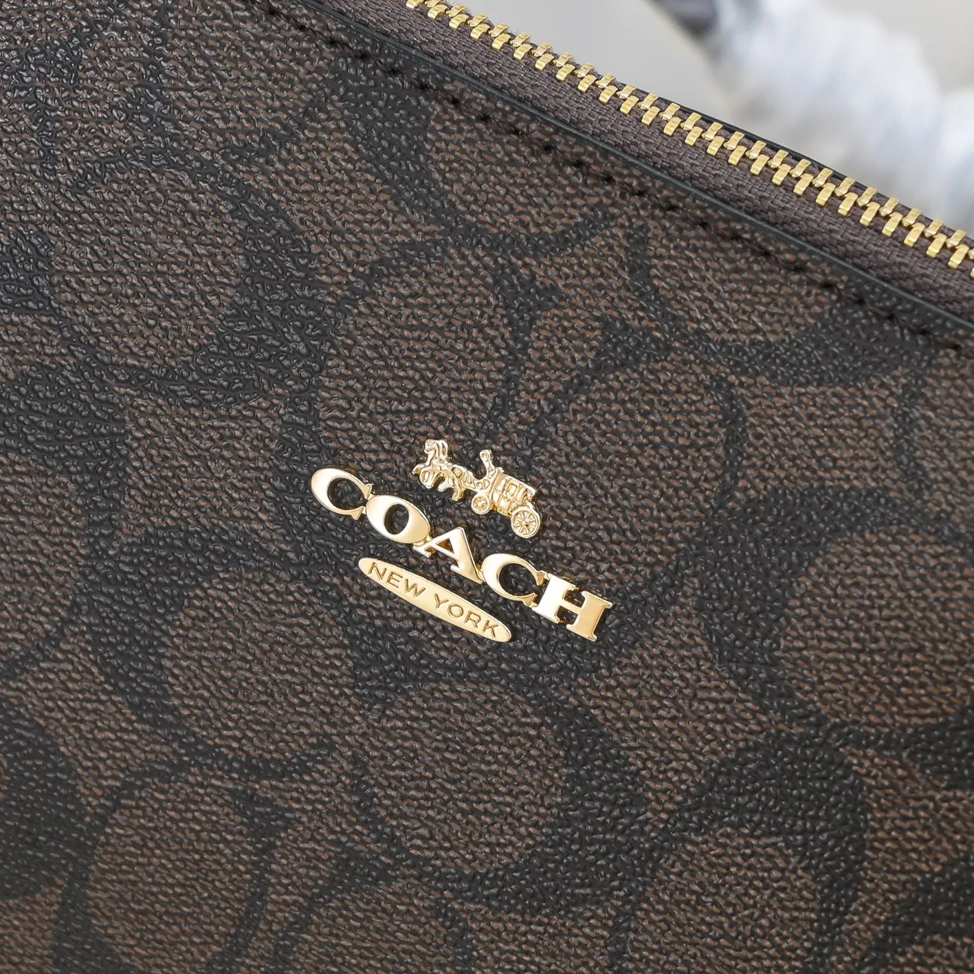P340 [Top original order] COACH classic zipper shopping bag 4455 zipper style, good privacy, textured bag body, easy to care for, small girls can also carry it, classic and timeless style! Size: 29*24*11.5cm, pocket opening 38cm