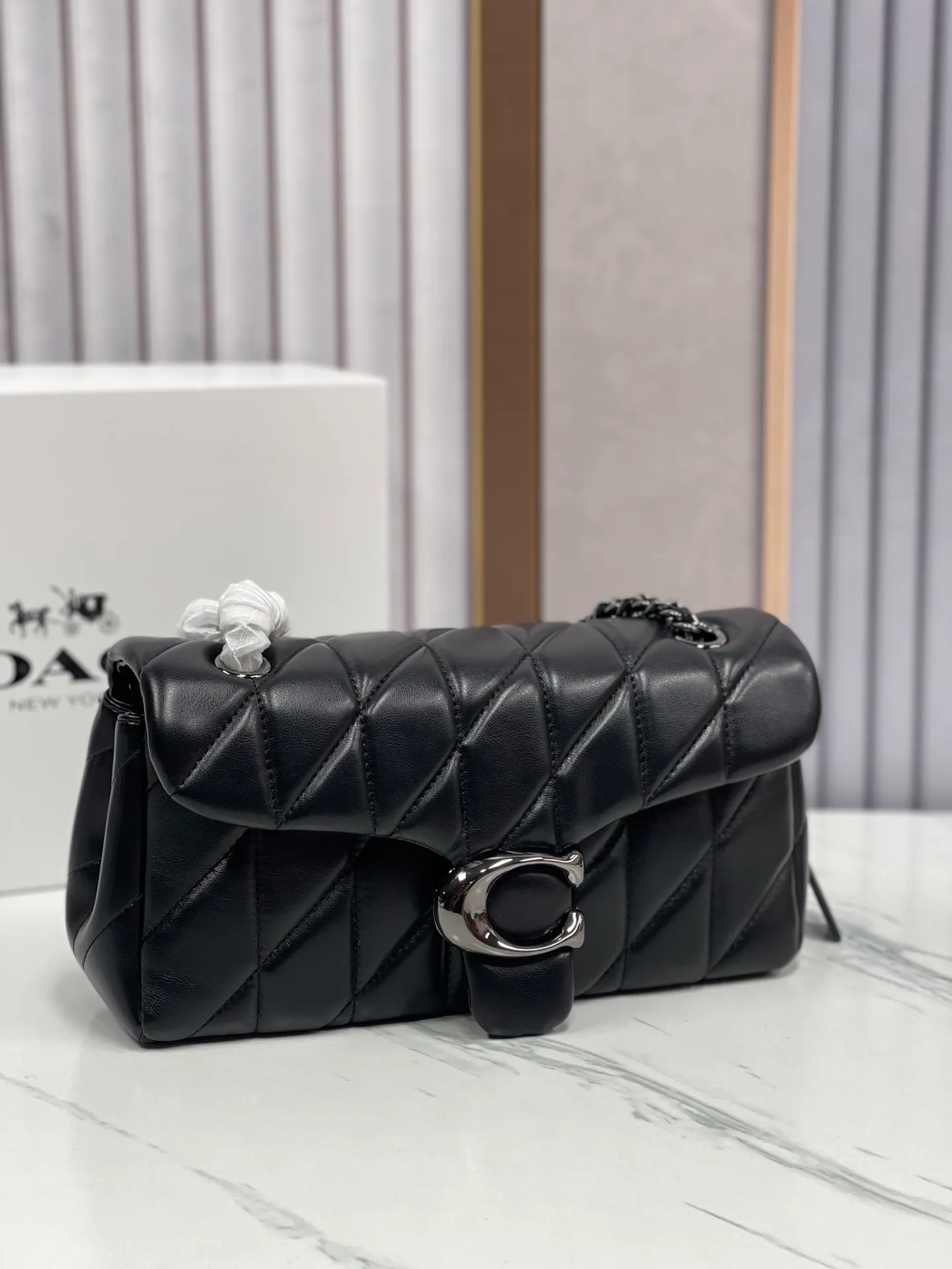 Top original order batch 480¥Coach/Coach new model synchronized new product model CP400 Quilting Tabby chain tabby with quilting process, cool dark buckle, low-key and high-end black gun buckle. Choose the size and color you like. Size 26/15.
