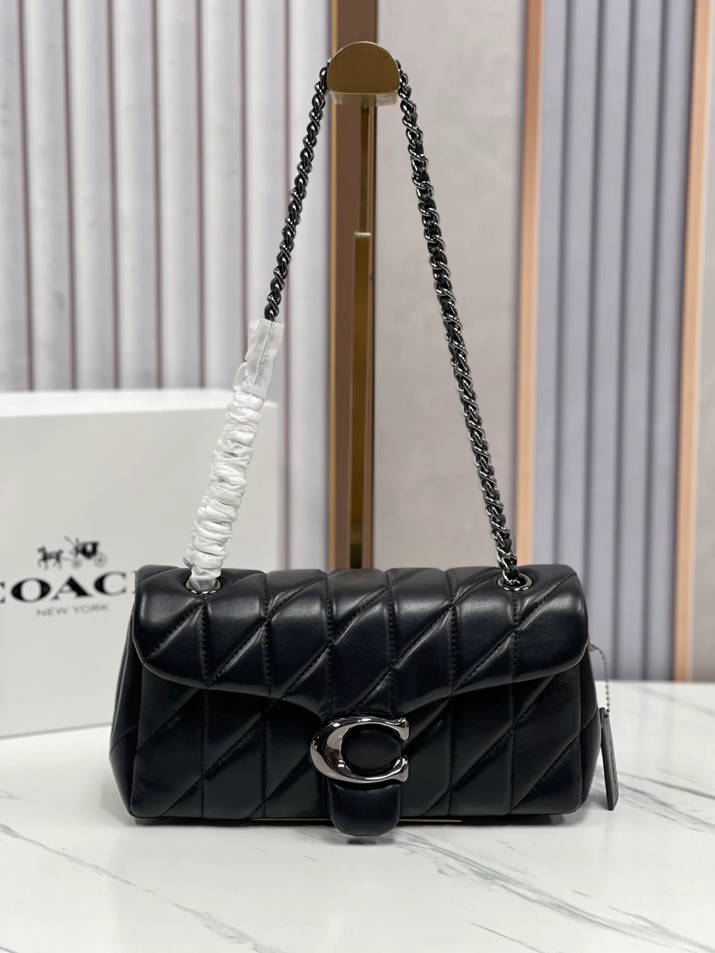 Top original order batch 480¥Coach/Coach new model synchronized new product model CP400 Quilting Tabby chain tabby with quilting process, cool dark buckle, low-key and high-end black gun buckle. Choose the size and color you like. Size 26/15.