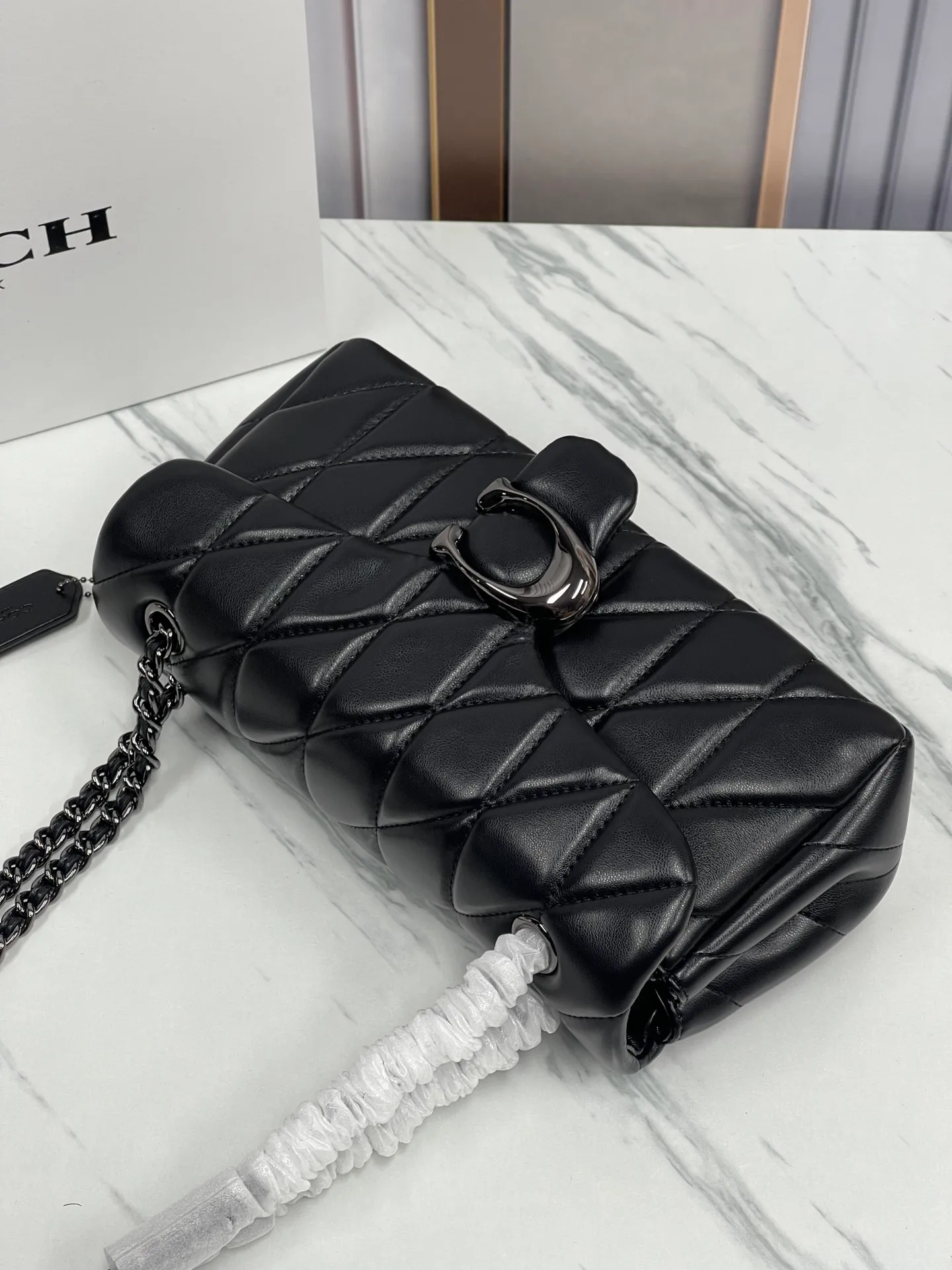 Top original order batch 480¥Coach/Coach new model synchronized new product model CP400 Quilting Tabby chain tabby with quilting process, cool dark buckle, low-key and high-end black gun buckle. Choose the size and color you like. Size 26/15.
