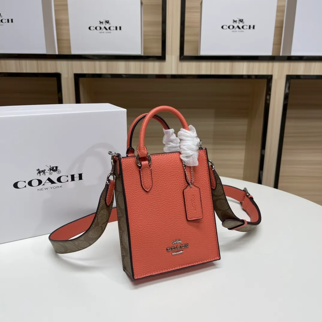 Top original order 📣Batch 380💰New small tote CJ494 CJ501 lemon yellow, orange CK170 beige Mini Tote small music bag The overall color system is very suitable for hot summer. The bag shape is a simple music bag. The matching shoulder strap can be worn cross-body and can be detached. It is very convenient and versatile. The magnetic buckle seal is small and very good for taking photos. Sports and leisure without losing classic elements, it can be perfectly matched with different styles. Size: 14*17*5