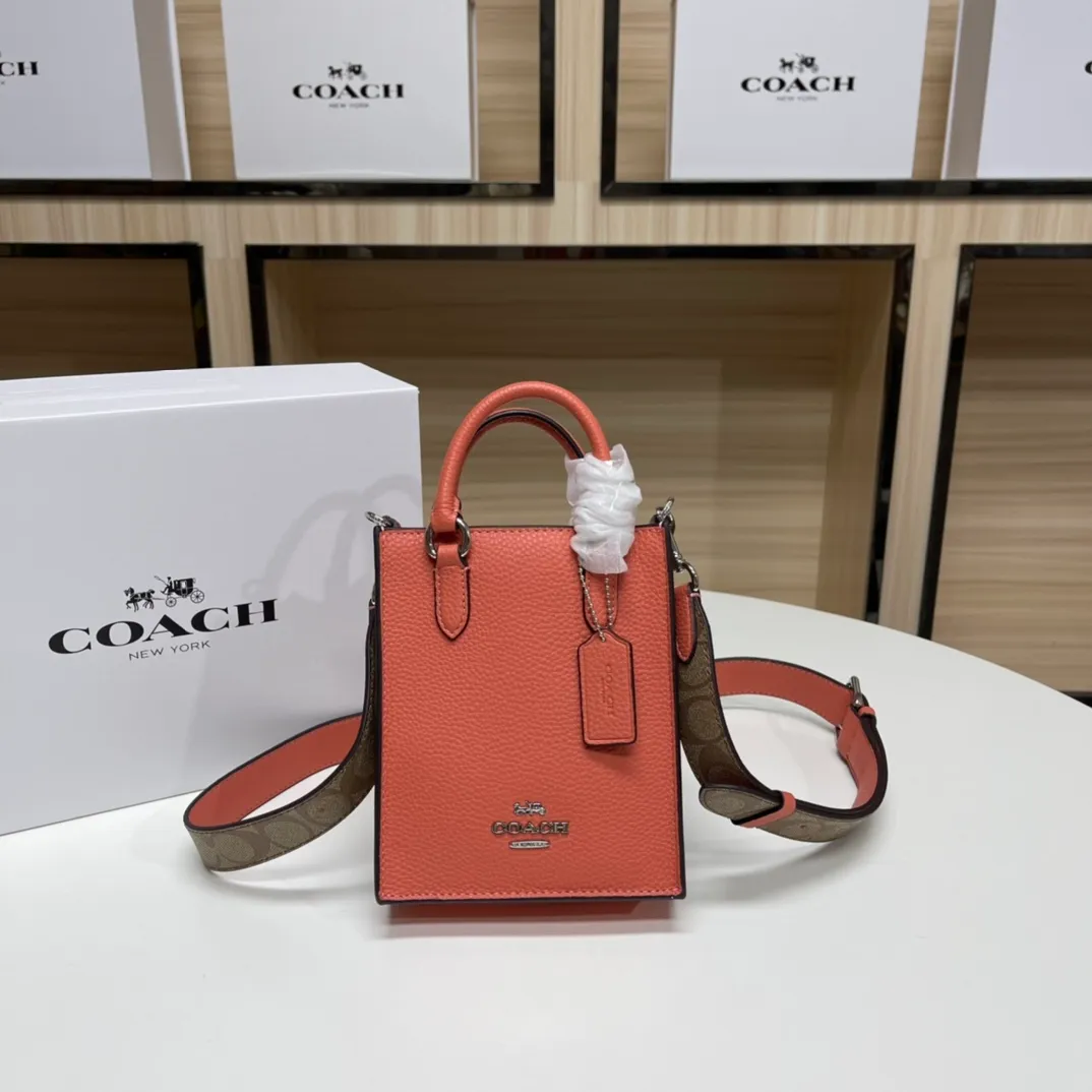 Top original order 📣Batch 380💰New small tote CJ494 CJ501 lemon yellow, orange CK170 beige Mini Tote small music bag The overall color system is very suitable for hot summer. The bag shape is a simple music bag. The matching shoulder strap can be worn cross-body and can be detached. It is very convenient and versatile. The magnetic buckle seal is small and very good for taking photos. Sports and leisure without losing classic elements, it can be perfectly matched with different styles. Size: 14*17*5