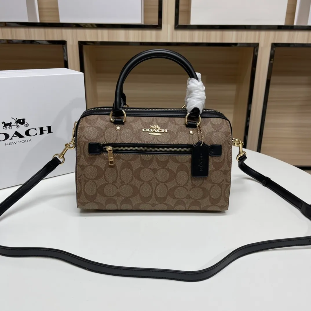 Top original order, batch 480💰COACH/Coach’s new Boston bag 83607 is a super practical bag, regardless of age or season. The bag has a large space and can hold a lot of things. This bag has a long shoulder strap and can be worn cross-body. Size:26*15*13cm