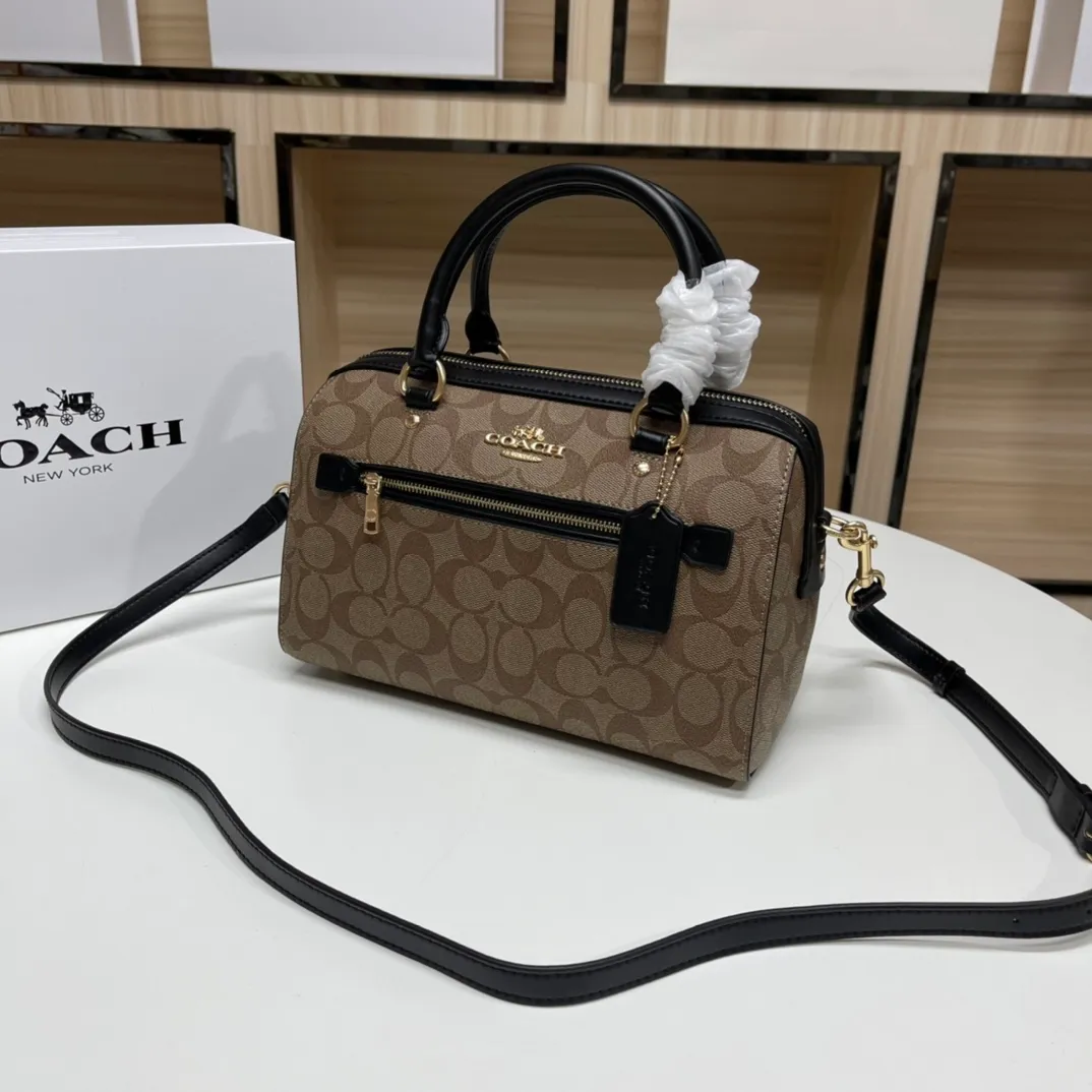 Top original order, batch 480💰COACH/Coach’s new Boston bag 83607 is a super practical bag, regardless of age or season. The bag has a large space and can hold a lot of things. This bag has a long shoulder strap and can be worn cross-body. Size:26*15*13cm
