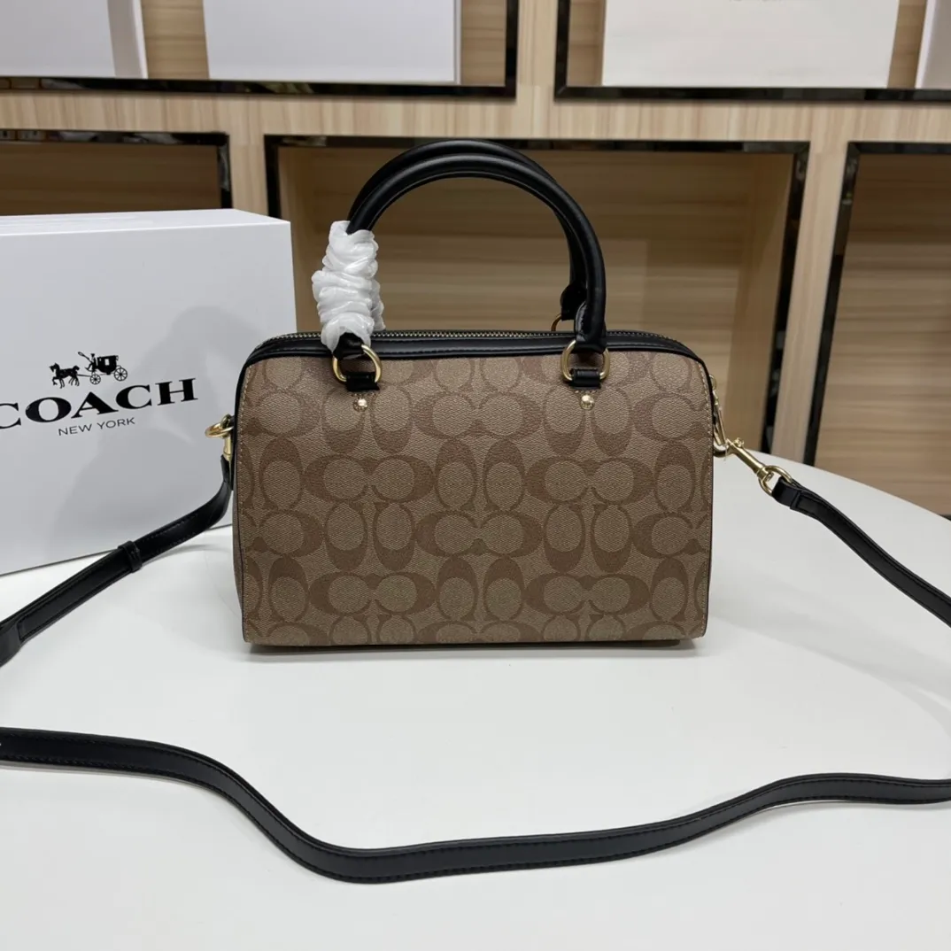 Top original order, batch 480💰COACH/Coach’s new Boston bag 83607 is a super practical bag, regardless of age or season. The bag has a large space and can hold a lot of things. This bag has a long shoulder strap and can be worn cross-body. Size:26*15*13cm
