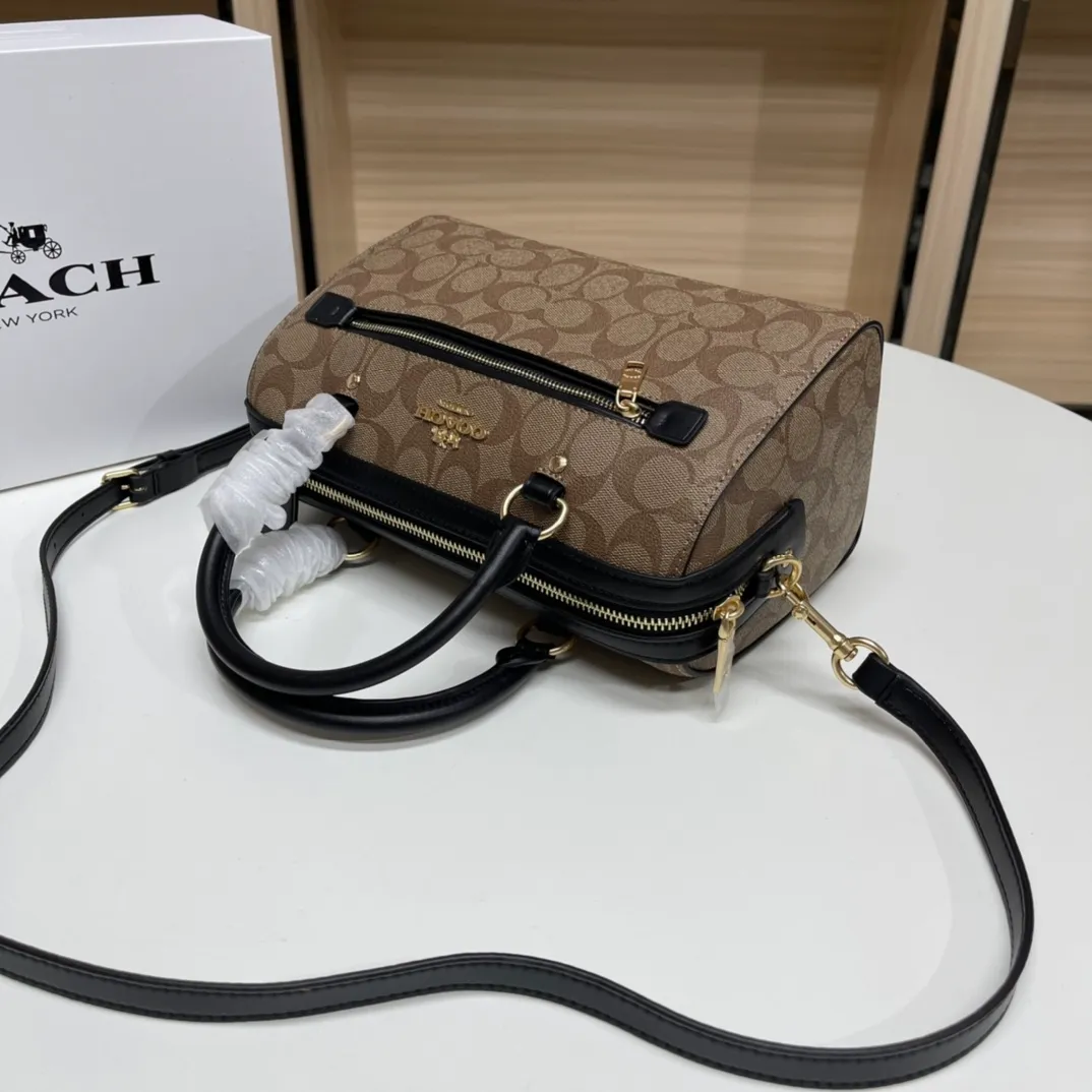 Top original order, batch 480💰COACH/Coach’s new Boston bag 83607 is a super practical bag, regardless of age or season. The bag has a large space and can hold a lot of things. This bag has a long shoulder strap and can be worn cross-body. Size:26*15*13cm