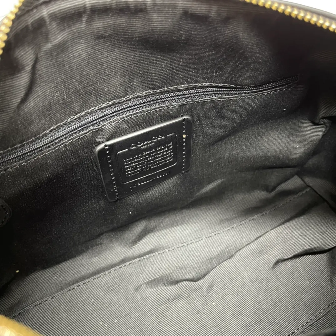 Top original order, batch 480💰COACH/Coach’s new Boston bag 83607 is a super practical bag, regardless of age or season. The bag has a large space and can hold a lot of things. This bag has a long shoulder strap and can be worn cross-body. Size:26*15*13cm