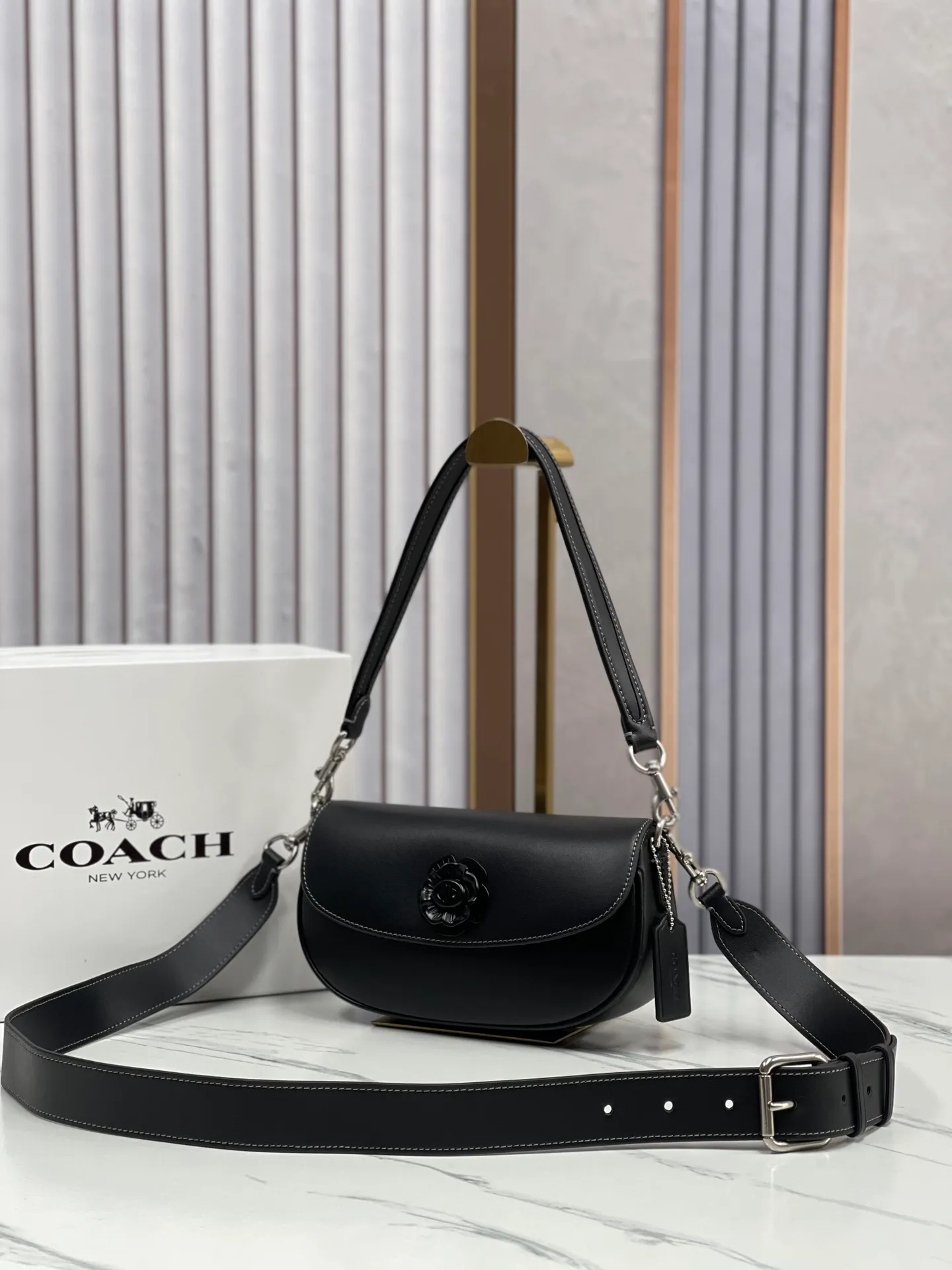 Batch 440💰coach/Coach new women's saddle bag model CU536 shoulder crossbody handbag HARLEY23 retro camellia lock bag armpit bag size: 22*13*5