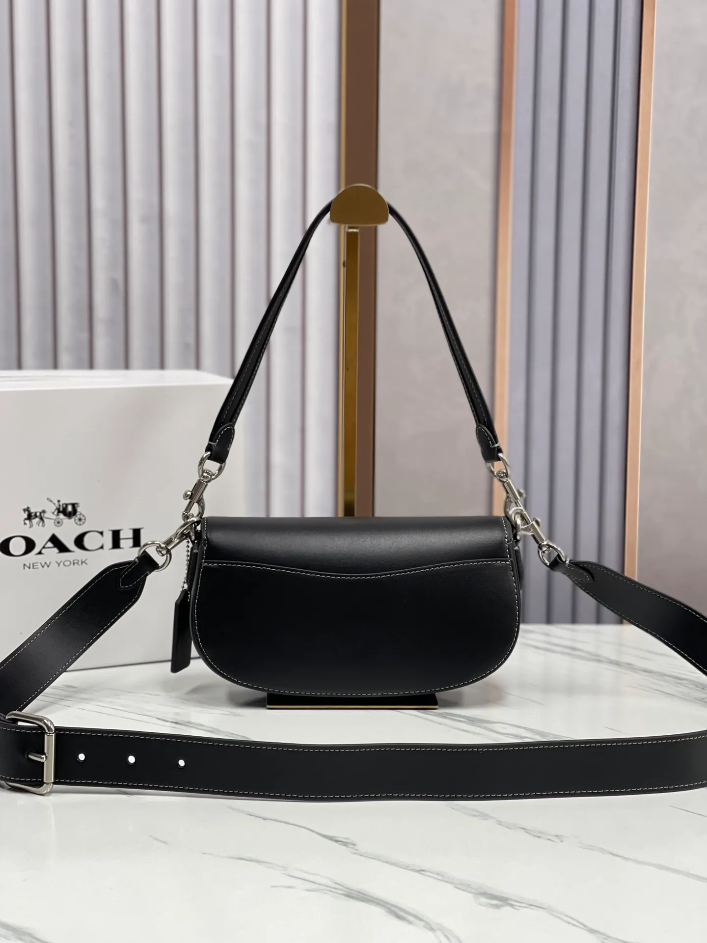 Batch 440💰coach/Coach new women's saddle bag model CU536 shoulder crossbody handbag HARLEY23 retro camellia lock bag armpit bag size: 22*13*5