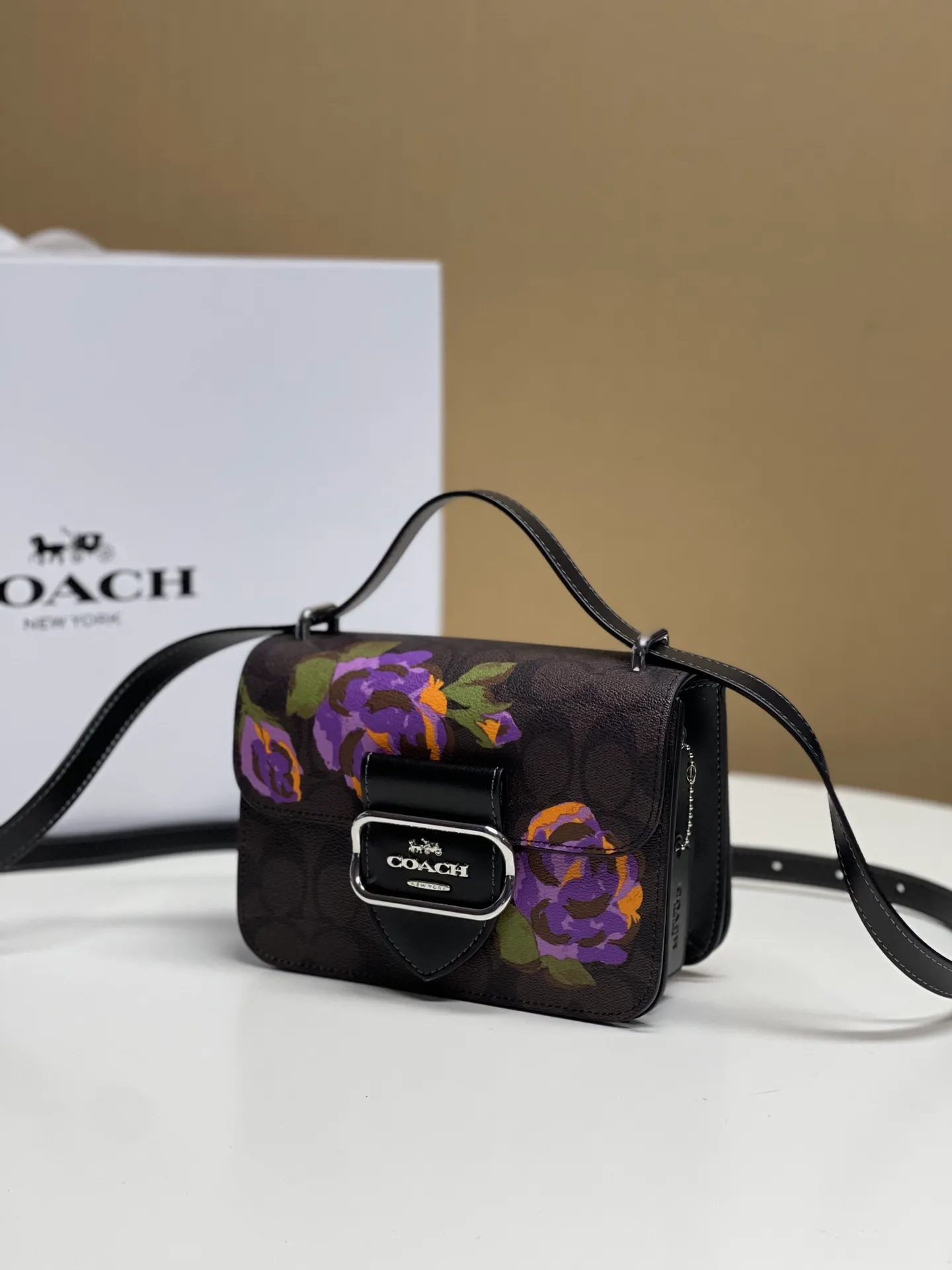 Top original order batch 440💰coach/Coach new model latest August new product model CL415 Morgan series is a must-have for Valentine's Day gifts. Exquisite, compact and playful, wear-resistant and scratch-resistant. The built-in compartment can accommodate a variety of personal belongings. Girls don't have to worry about their belongings when going out. The shoulder strap can be adjusted diagonally or on one shoulder. Super practical
