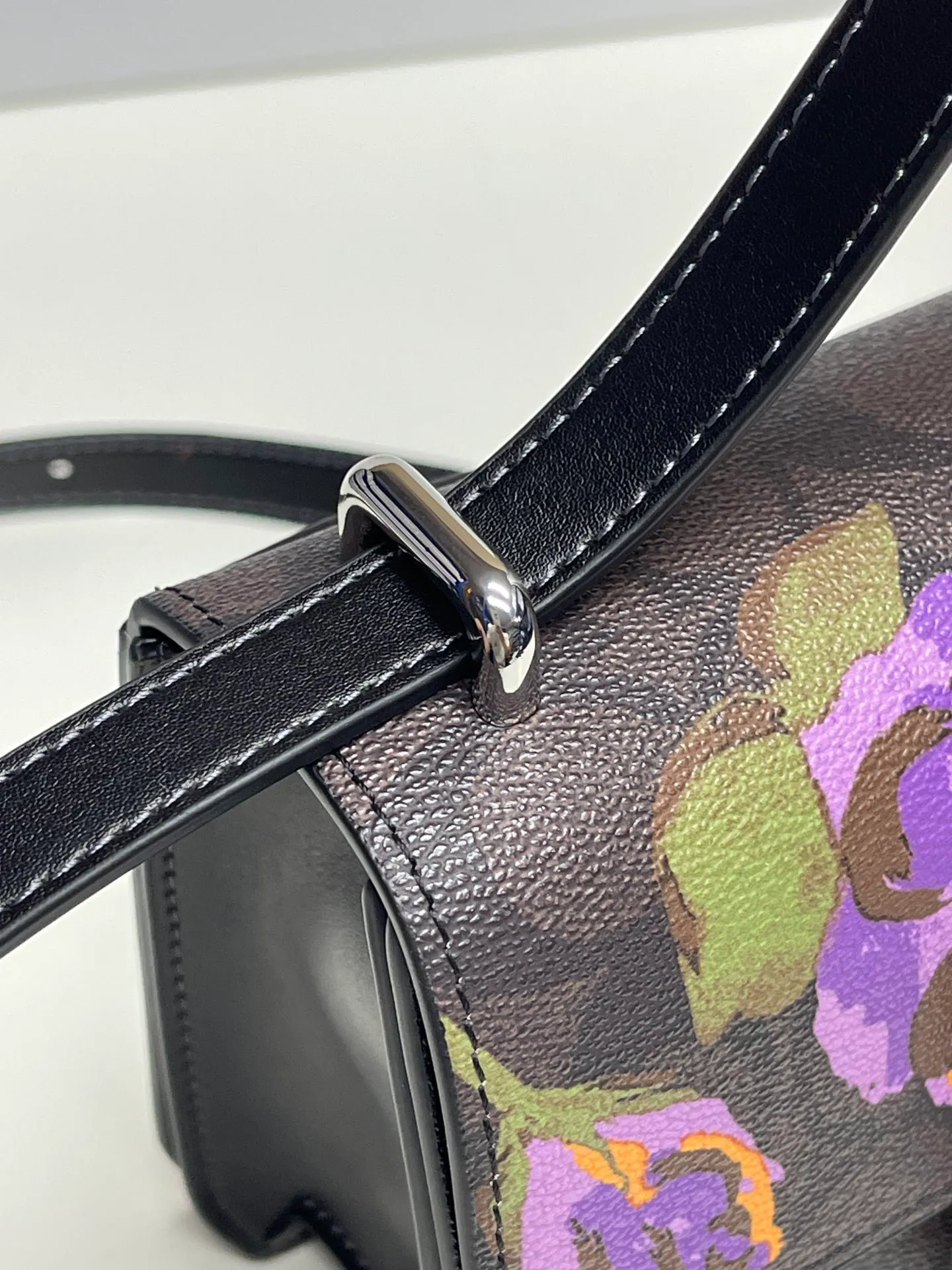 Top original order batch 440💰coach/Coach new model latest August new product model CL415 Morgan series is a must-have for Valentine's Day gifts. Exquisite, compact and playful, wear-resistant and scratch-resistant. The built-in compartment can accommodate a variety of personal belongings. Girls don't have to worry about their belongings when going out. The shoulder strap can be adjusted diagonally or on one shoulder. Super practical