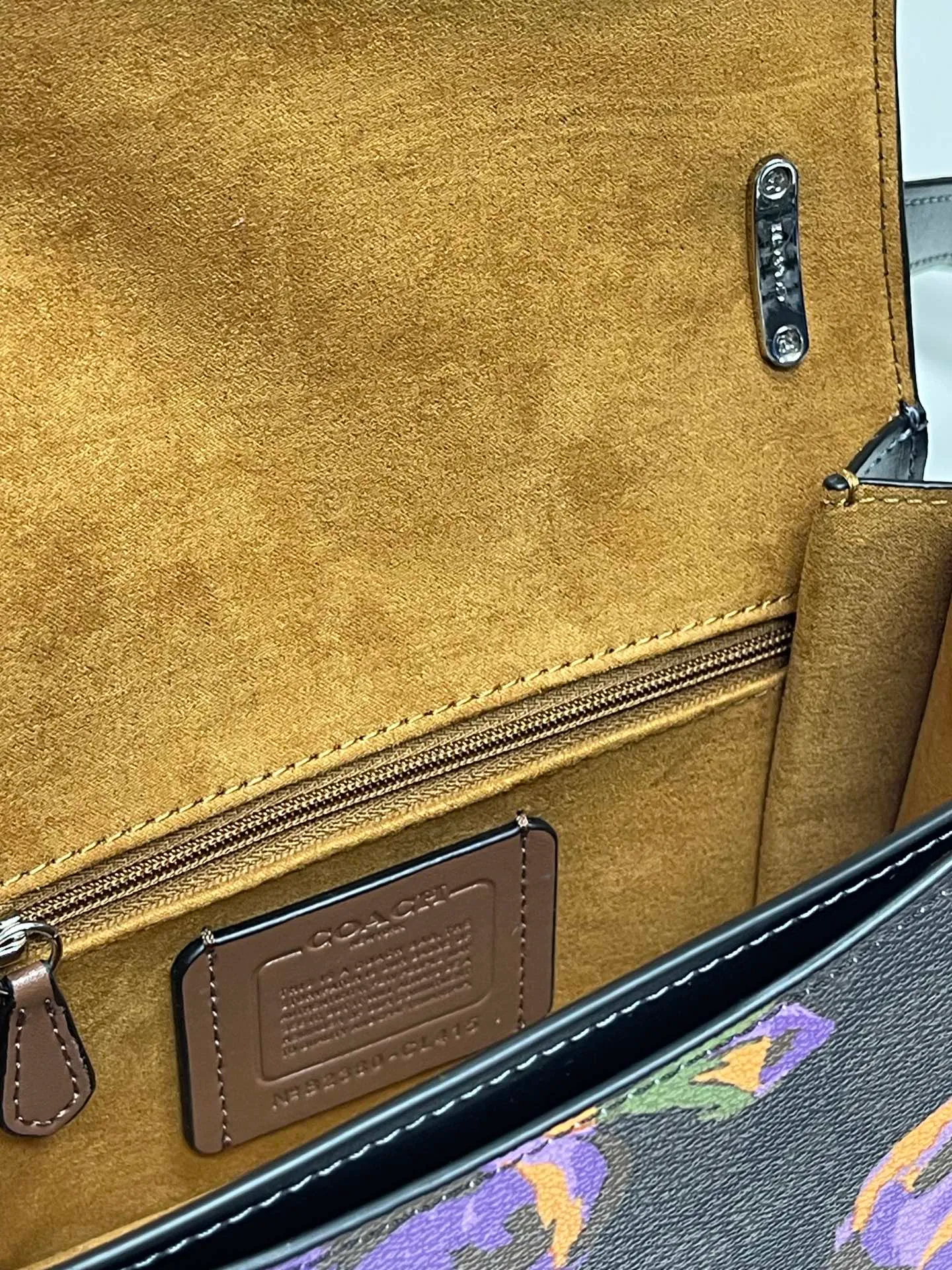 Top original order batch 440💰coach/Coach new model latest August new product model CL415 Morgan series is a must-have for Valentine's Day gifts. Exquisite, compact and playful, wear-resistant and scratch-resistant. The built-in compartment can accommodate a variety of personal belongings. Girls don't have to worry about their belongings when going out. The shoulder strap can be adjusted diagonally or on one shoulder. Super practical