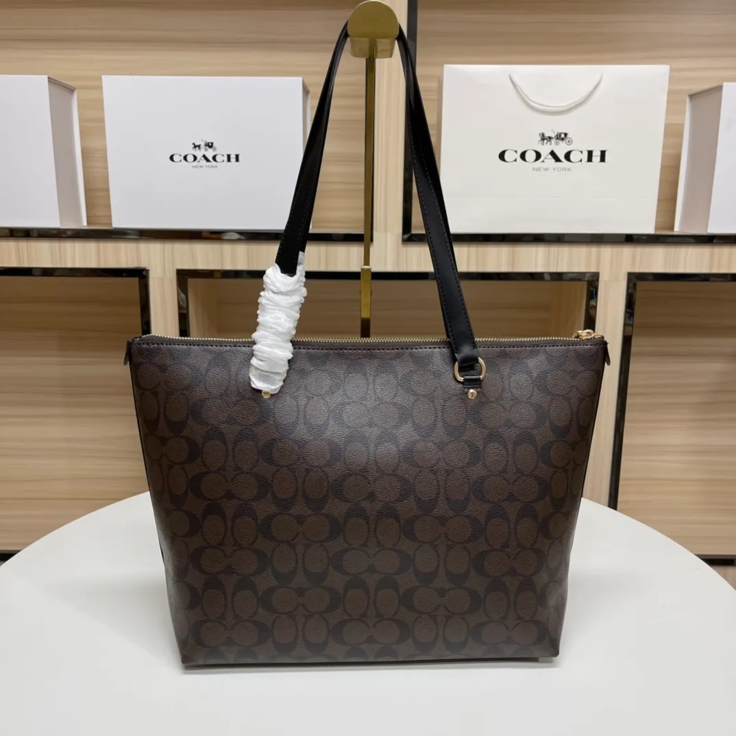 Batch 420💰coach/Coach new model 79609, super good upper body effect, women's PVC single shoulder casual trendy women's bag tote bag, size 32.28.13,