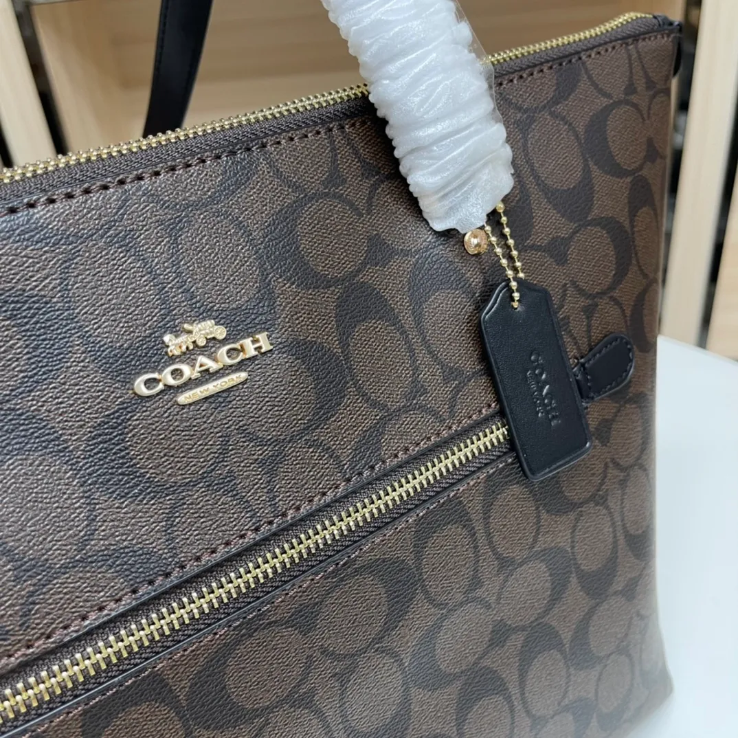 Batch 420💰coach/Coach new model 79609, super good upper body effect, women's PVC single shoulder casual trendy women's bag tote bag, size 32.28.13,