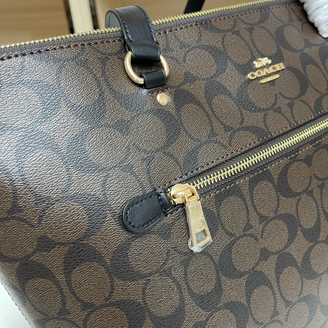 Batch 420💰coach/Coach new model 79609, super good upper body effect, women's PVC single shoulder casual trendy women's bag tote bag, size 32.28.13,