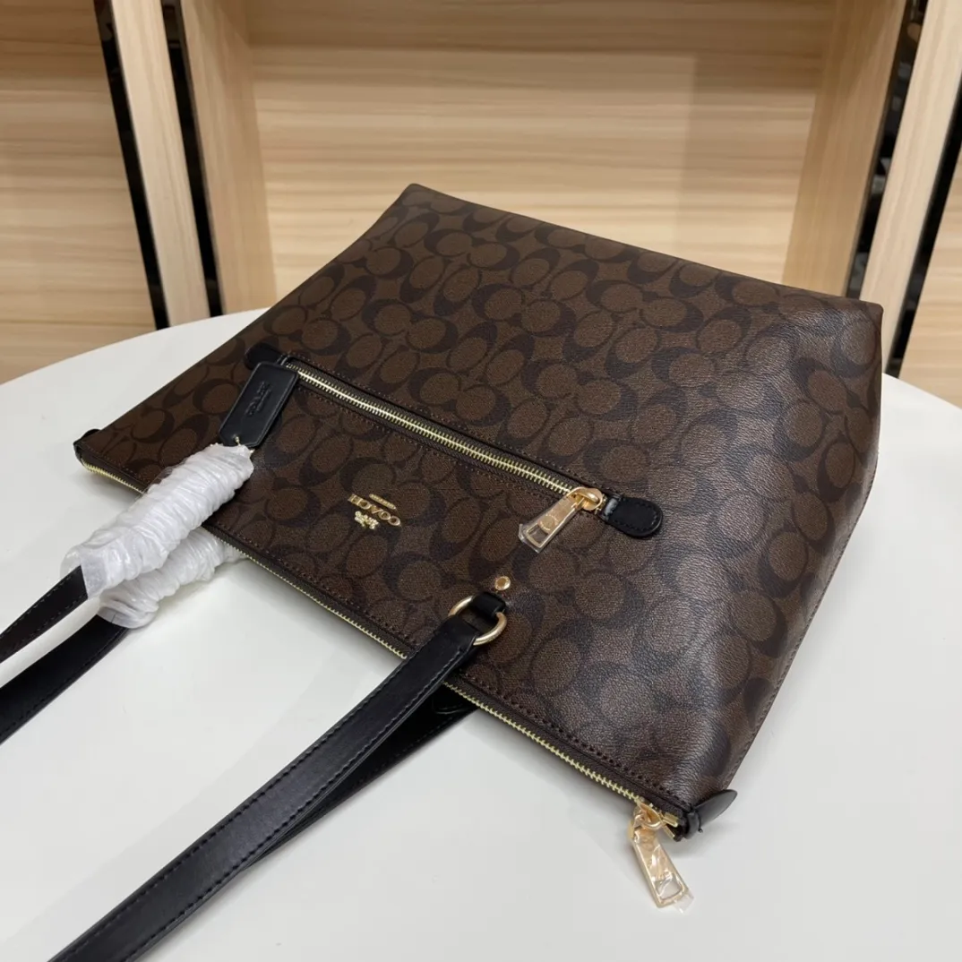 Batch 420💰coach/Coach new model 79609, super good upper body effect, women's PVC single shoulder casual trendy women's bag tote bag, size 32.28.13,