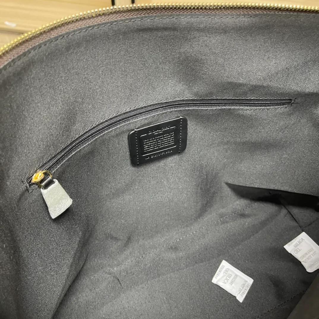 Batch 420💰coach/Coach new model 79609, super good upper body effect, women's PVC single shoulder casual trendy women's bag tote bag, size 32.28.13,