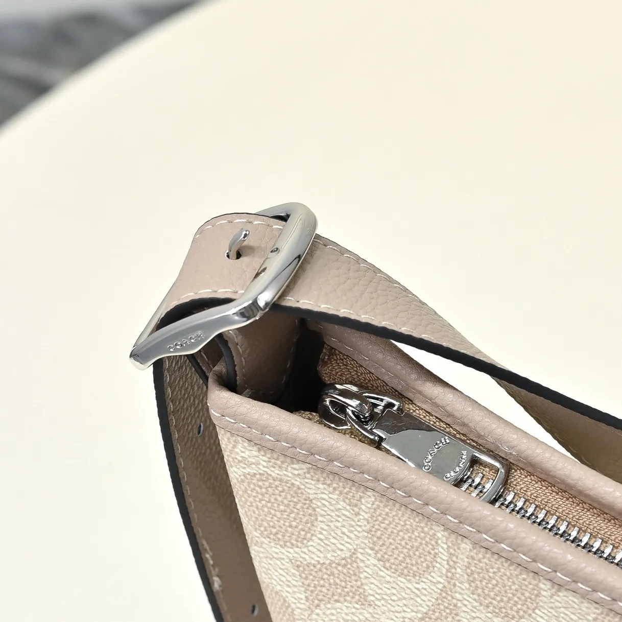 P380 [Top original order] Style number: CBH20 Size: 23*28.5*11.5cm