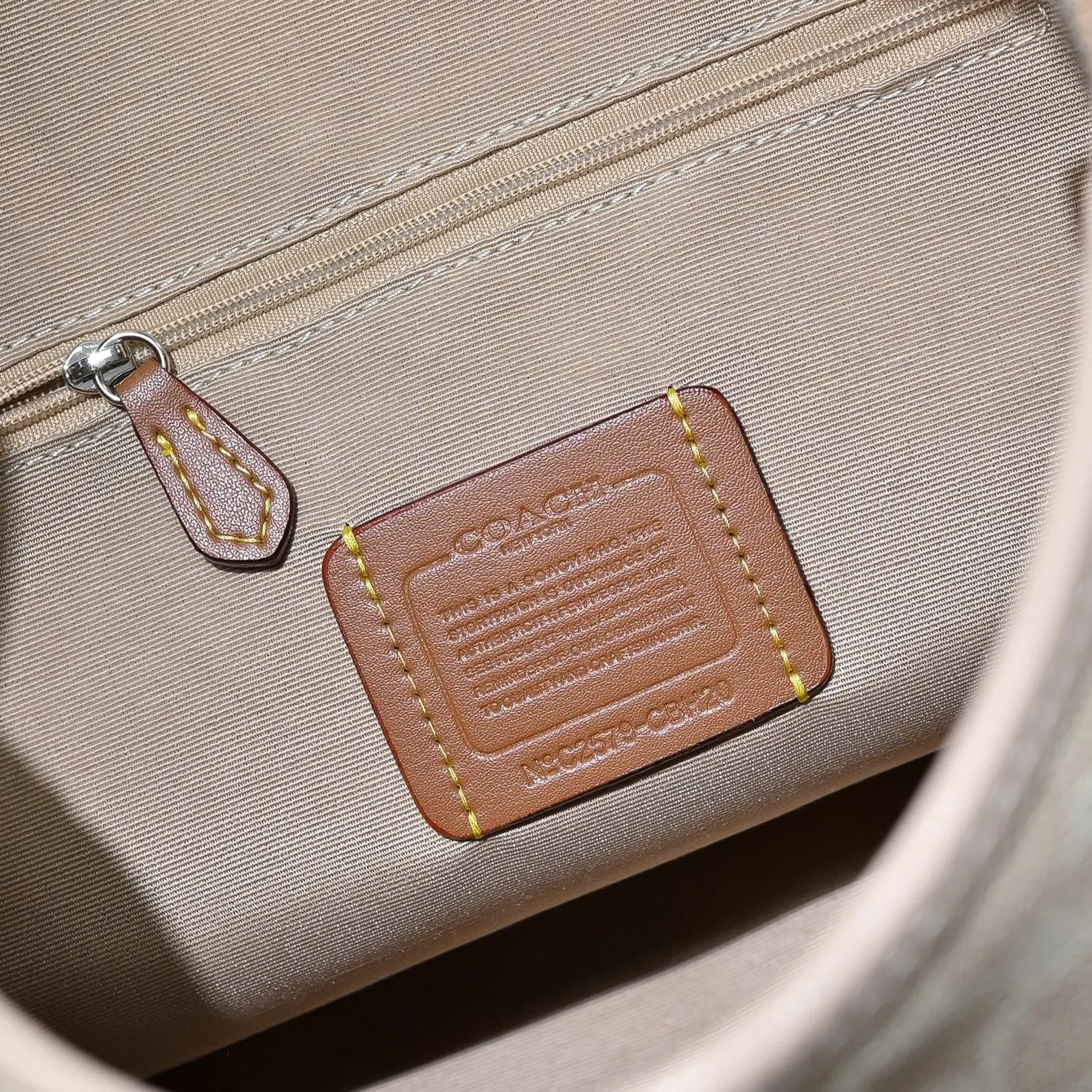 P380 [Top original order] Style number: CBH20 Size: 23*28.5*11.5cm