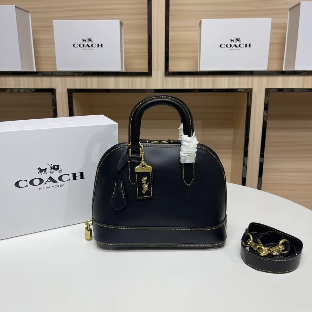 Top original order, batch 500💰coach/Coach new model number: CC411 Shell bag Classic style, newly upgraded 1941 series Suitcase handle design, full of retro style Large capacity, perfect for autumn and winter handbags Smooth cowhide material Never-ending classic, every age group has a different charm when carrying it, can be matched with different styles New small design ideas, listing The key cover and padlock elements show the charm of a luxurious coach. Babies who like retro style should not miss it~ Size: 26*20*12