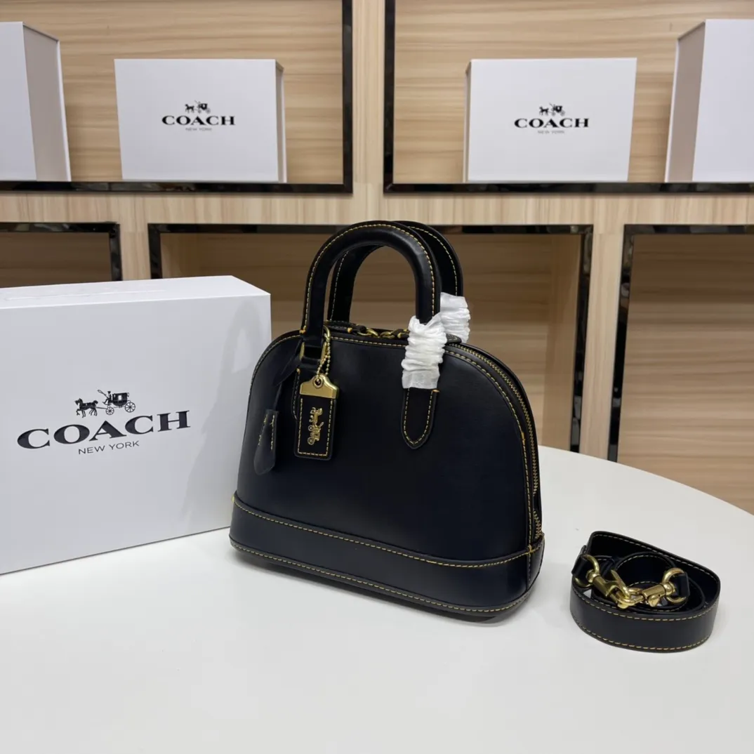 Top original order, batch 500💰coach/Coach new model number: CC411 Shell bag Classic style, newly upgraded 1941 series Suitcase handle design, full of retro style Large capacity, perfect for autumn and winter handbags Smooth cowhide material Never-ending classic, every age group has a different charm when carrying it, can be matched with different styles New small design ideas, listing The key cover and padlock elements show the charm of a luxurious coach. Babies who like retro style should not miss it~ Size: 26*20*12