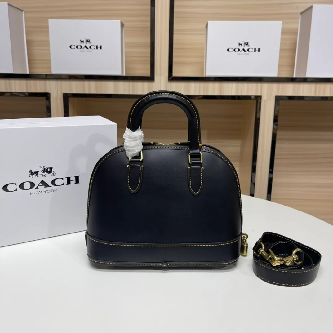 Top original order, batch 500💰coach/Coach new model number: CC411 Shell bag Classic style, newly upgraded 1941 series Suitcase handle design, full of retro style Large capacity, perfect for autumn and winter handbags Smooth cowhide material Never-ending classic, every age group has a different charm when carrying it, can be matched with different styles New small design ideas, listing The key cover and padlock elements show the charm of a luxurious coach. Babies who like retro style should not miss it~ Size: 26*20*12