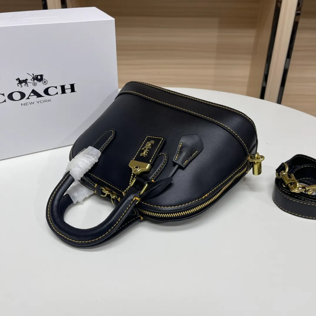 Top original order, batch 500💰coach/Coach new model number: CC411 Shell bag Classic style, newly upgraded 1941 series Suitcase handle design, full of retro style Large capacity, perfect for autumn and winter handbags Smooth cowhide material Never-ending classic, every age group has a different charm when carrying it, can be matched with different styles New small design ideas, listing The key cover and padlock elements show the charm of a luxurious coach. Babies who like retro style should not miss it~ Size: 26*20*12