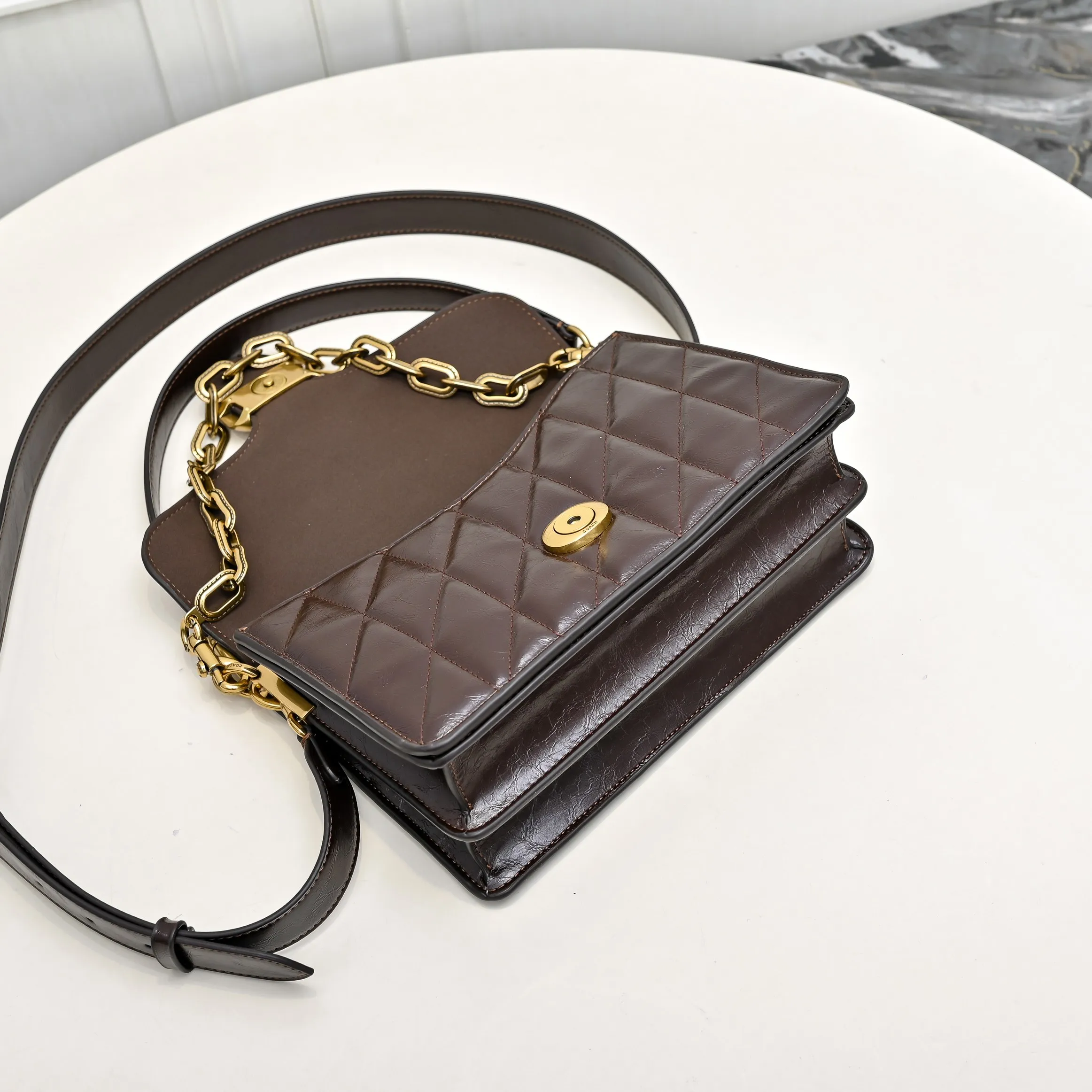 Style number: CAF53 Size: 26*17*9cm
