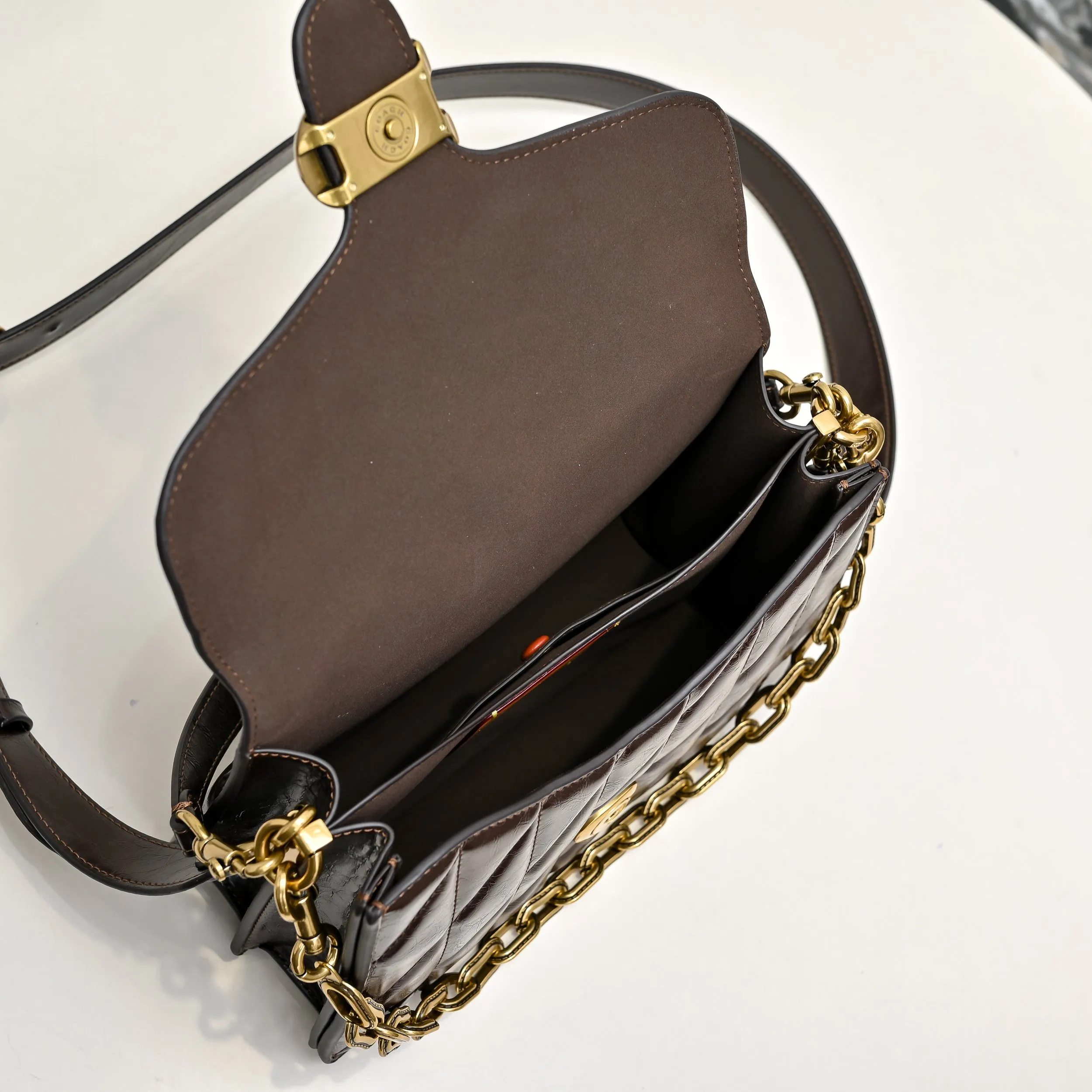 Style number: CAF53 Size: 26*17*9cm