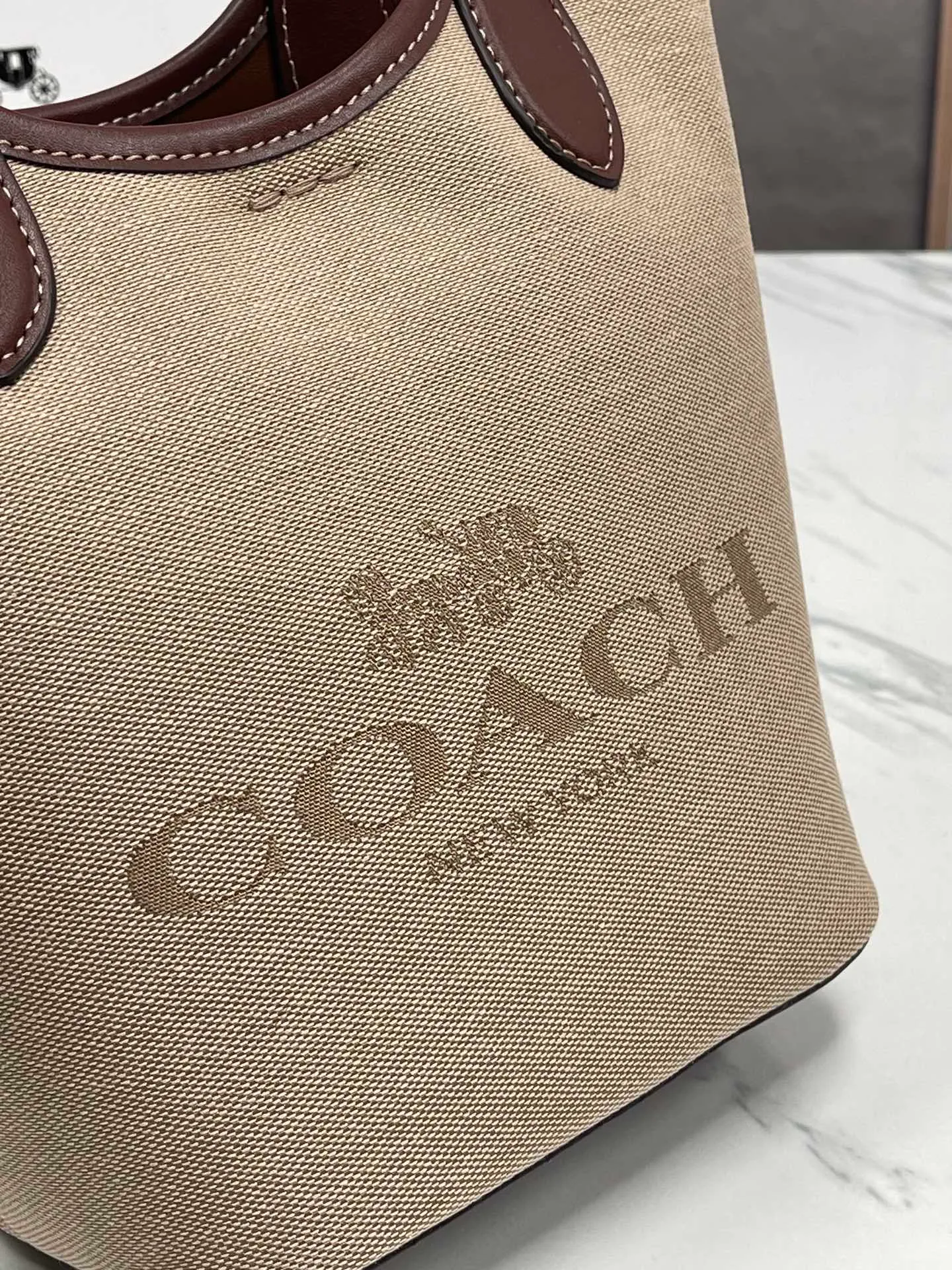 Top original order, batch 380💰COACH new model: CR169 cloth, C HANNA bucket bag, hand-held crossbody bag, canvas vegetable basket, small body, large capacity, good-looking and practical 19.5*17.5*13cm