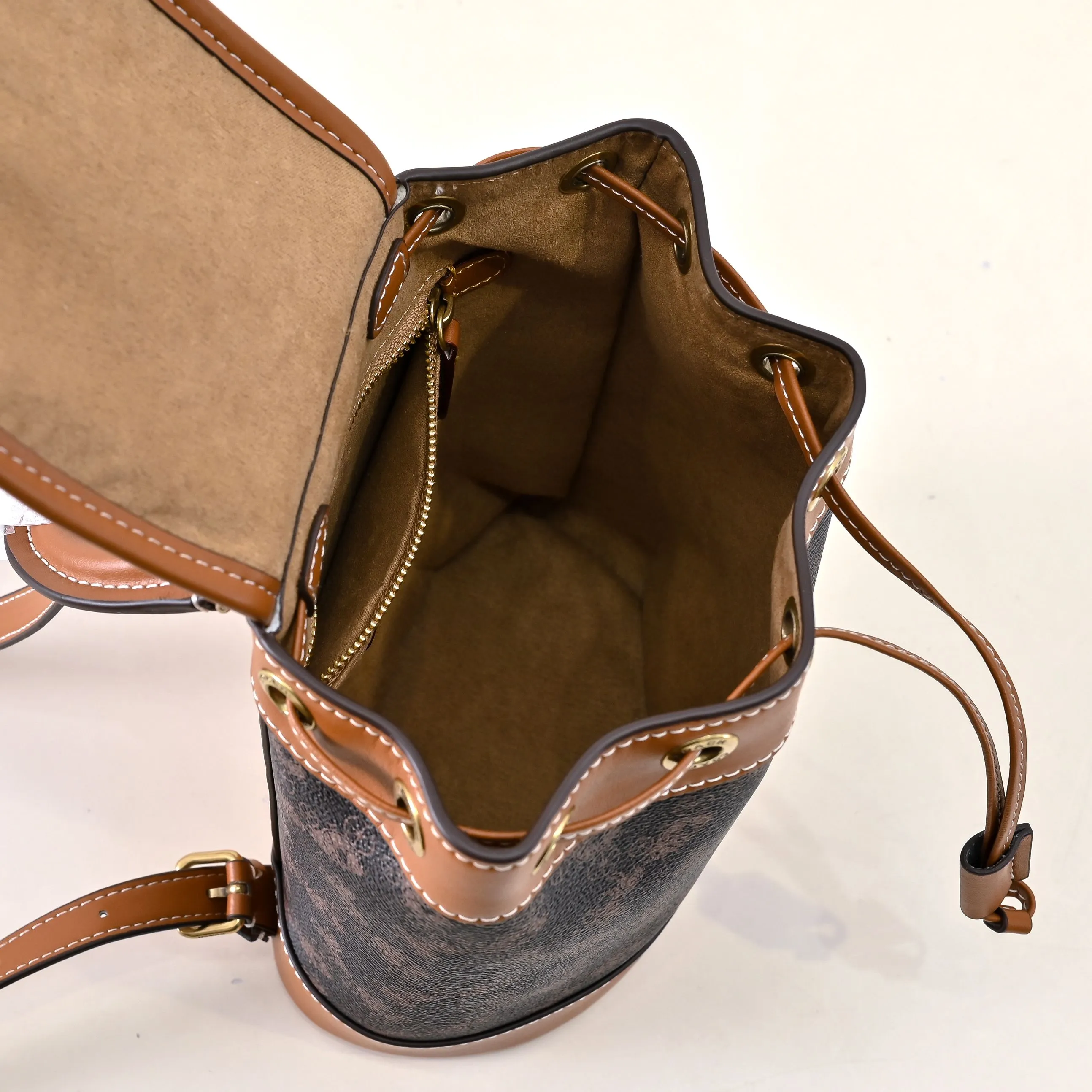 Style number: CAM31 Size: 17*11*22.5cm