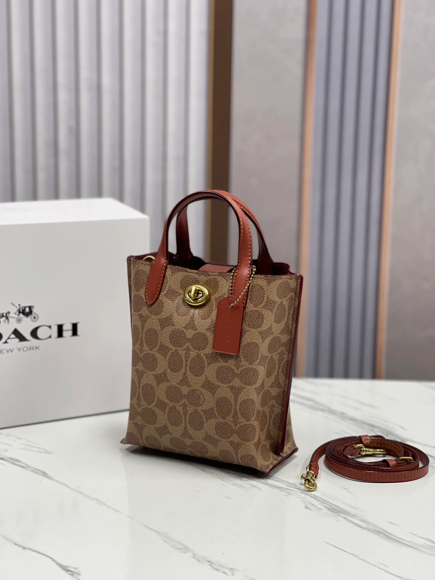 Batch 400💰Coach/Coach new counter 2024 CR676 CR675 new Willow tote bag mini denim/cowhide, the bag has compartments and small girls can completely handle it, size: 16.5