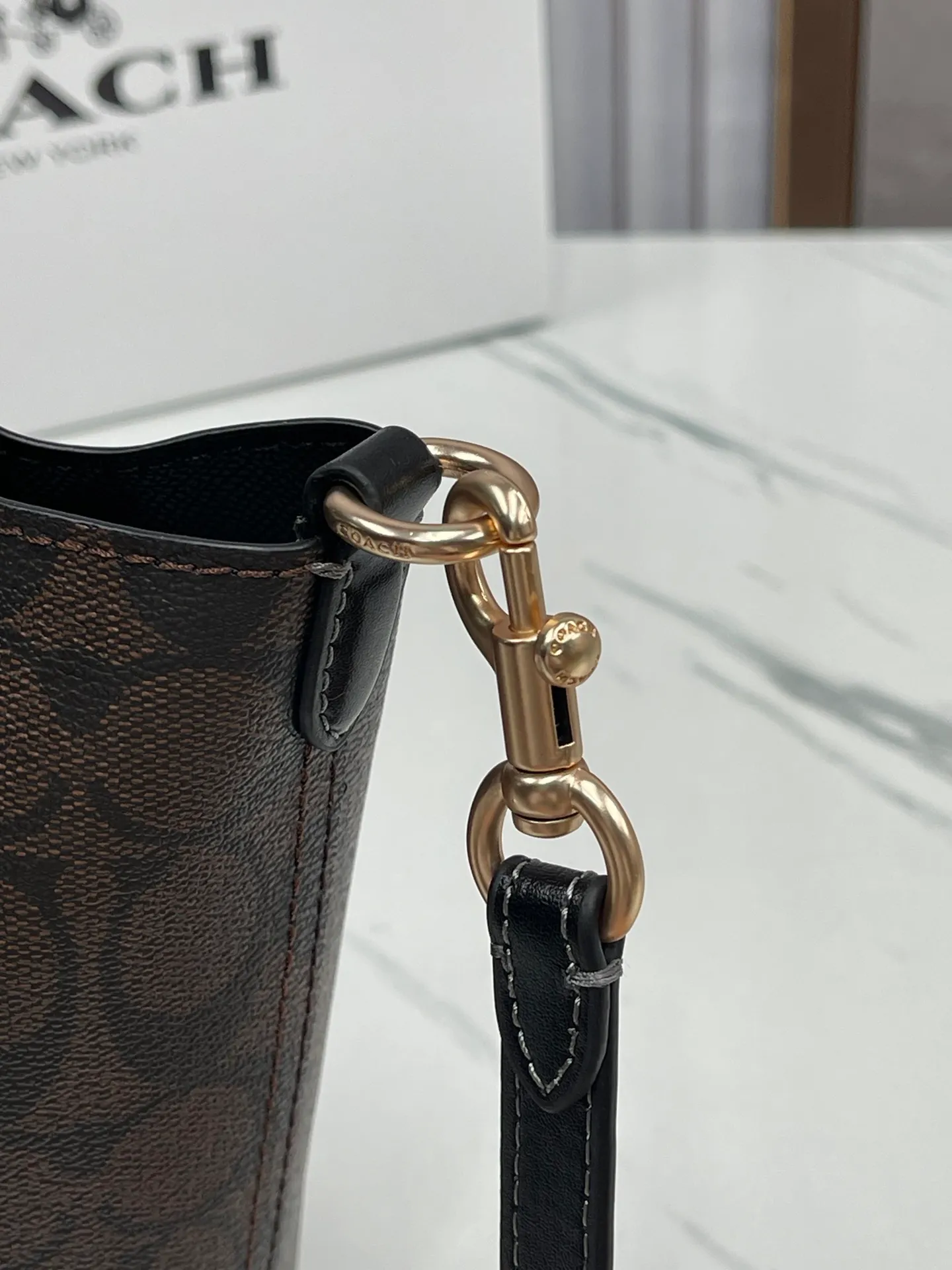 Batch 380💰COACH new model: CR256 presbyopia, HANNA bucket bag, hand-held crossbody bag, vegetable basket, small body, large capacity, good-looking and practical 19.5*17.5*13cm