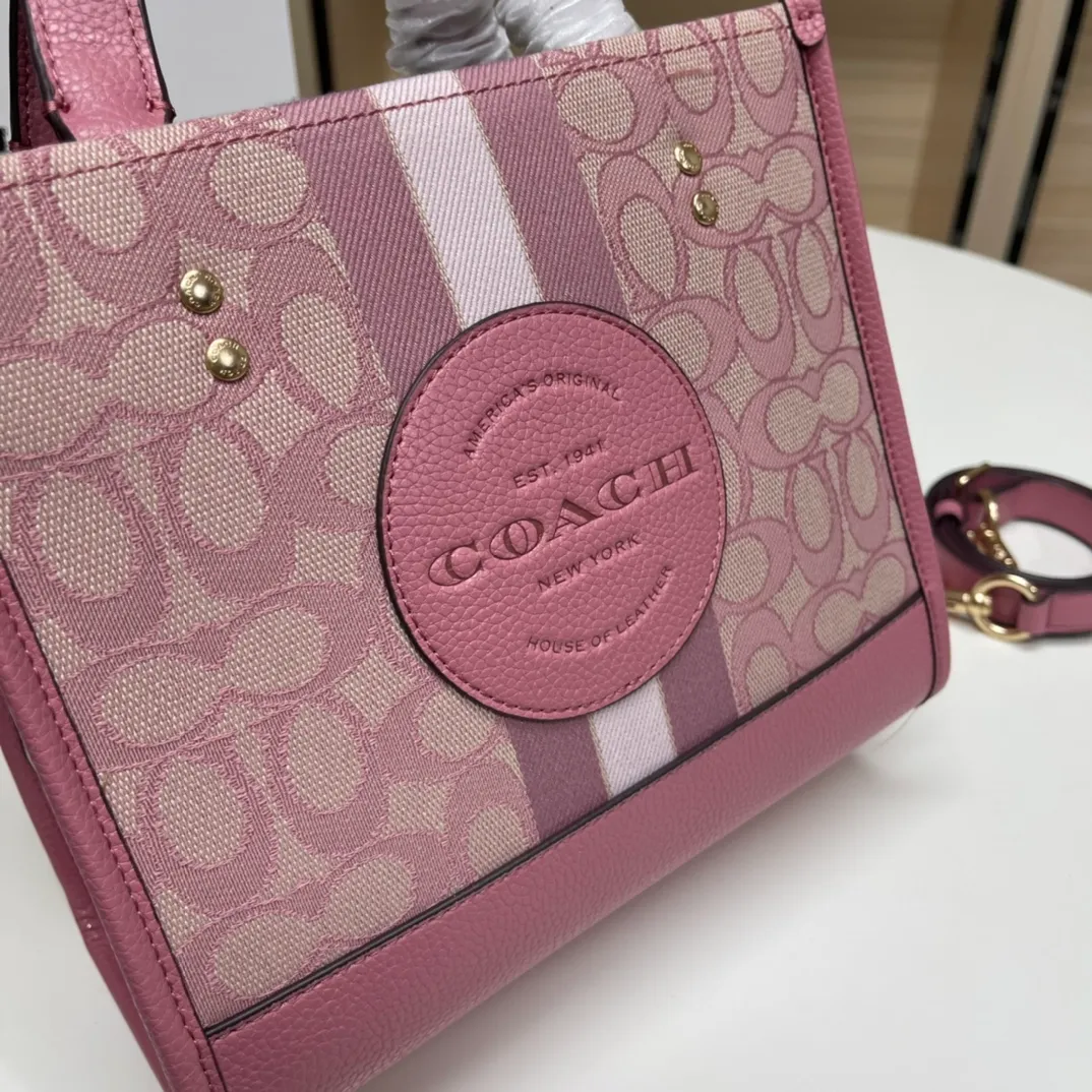 Top original order batch 420💰coach/Coach new color field 22 small portable cross-body shopping bag, fashionable European and American, Mini 22 unique redwood color soothing warm tones a winter color super gentle Dempsey Chambray series no one is unfamiliar with classic style color matching in different seasons Model 8417 size: 22*20*12 cm,