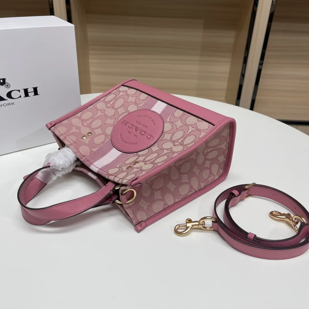 Top original order batch 420💰coach/Coach new color field 22 small portable cross-body shopping bag, fashionable European and American, Mini 22 unique redwood color soothing warm tones a winter color super gentle Dempsey Chambray series no one is unfamiliar with classic style color matching in different seasons Model 8417 size: 22*20*12 cm,