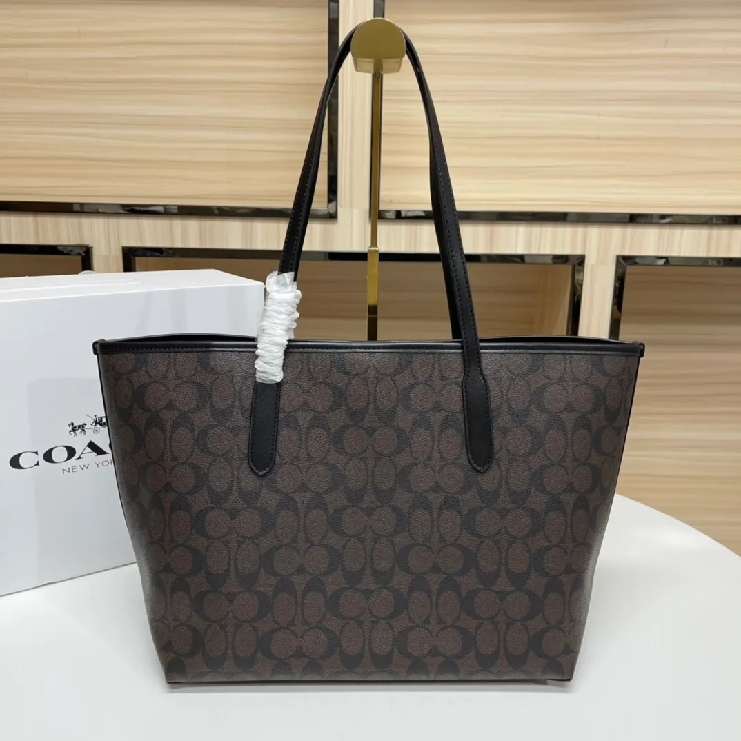 Top original order 400 in batches💰. Coach/Coach new large shopping bag. Style number: 5696& Classic presbyopic logo tote bag is super cute. It is suitable for commuting. It has a huge capacity and is also very suitable for mothers. It has a wide range of applicability, especially suitable for students, part-time workers and mothers. Size: 34*31*16 cm,