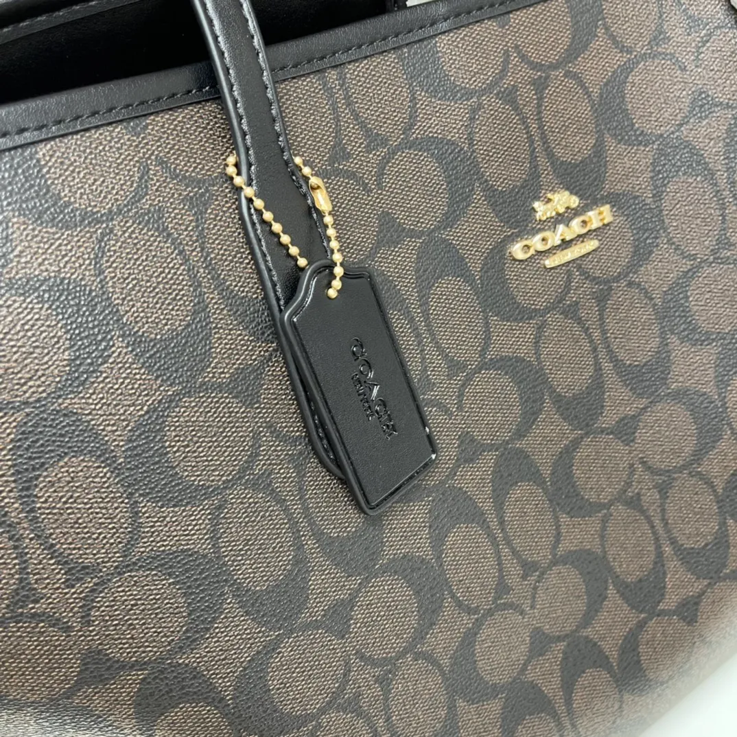 Top original order 400 in batches💰. Coach/Coach new large shopping bag. Style number: 5696& Classic presbyopic logo tote bag is super cute. It is suitable for commuting. It has a huge capacity and is also very suitable for mothers. It has a wide range of applicability, especially suitable for students, part-time workers and mothers. Size: 34*31*16 cm,