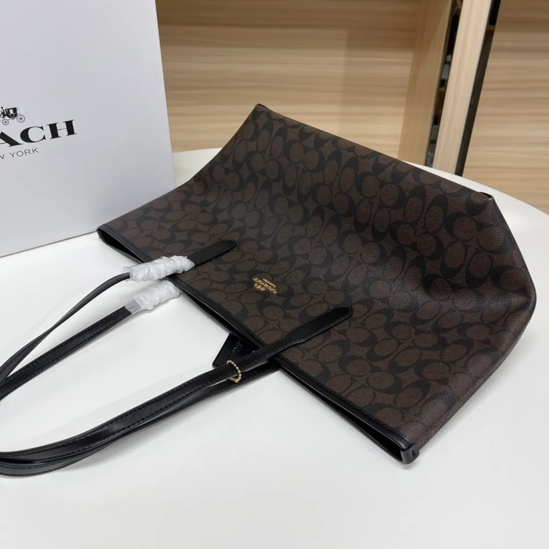 Top original order 400 in batches💰. Coach/Coach new large shopping bag. Style number: 5696& Classic presbyopic logo tote bag is super cute. It is suitable for commuting. It has a huge capacity and is also very suitable for mothers. It has a wide range of applicability, especially suitable for students, part-time workers and mothers. Size: 34*31*16 cm,