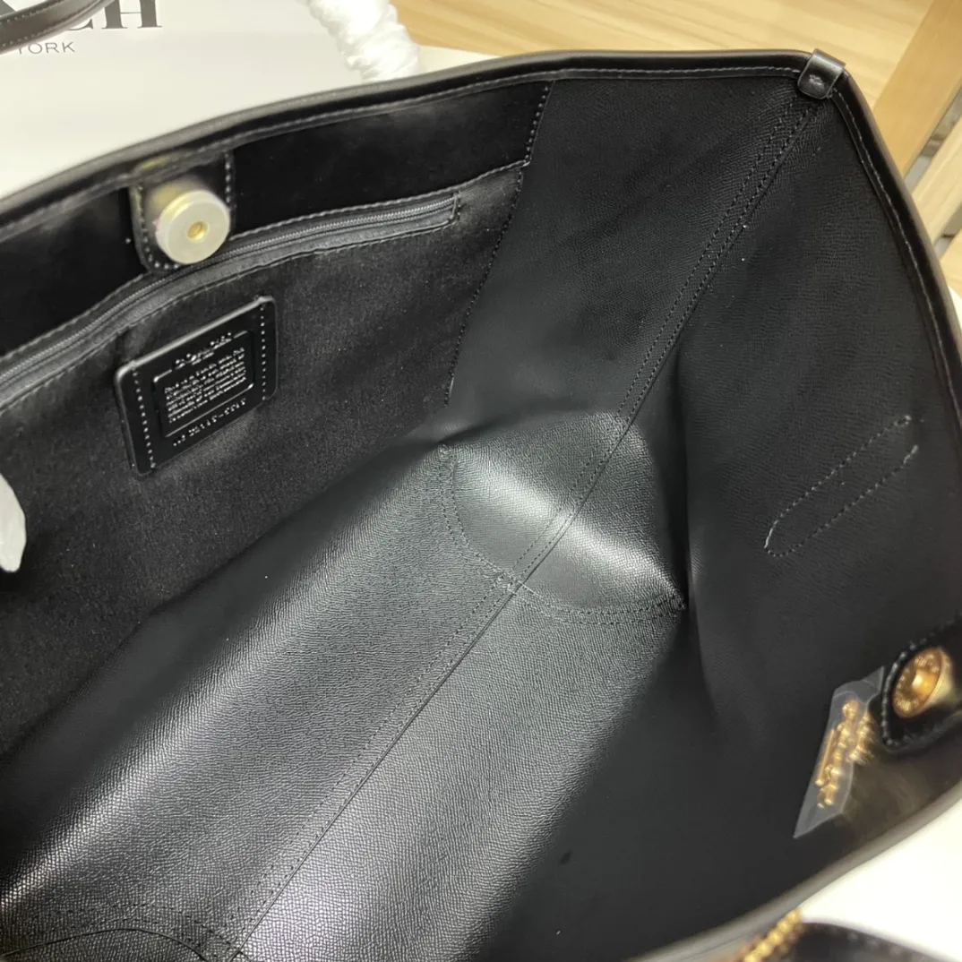 Top original order 400 in batches💰. Coach/Coach new large shopping bag. Style number: 5696& Classic presbyopic logo tote bag is super cute. It is suitable for commuting. It has a huge capacity and is also very suitable for mothers. It has a wide range of applicability, especially suitable for students, part-time workers and mothers. Size: 34*31*16 cm,